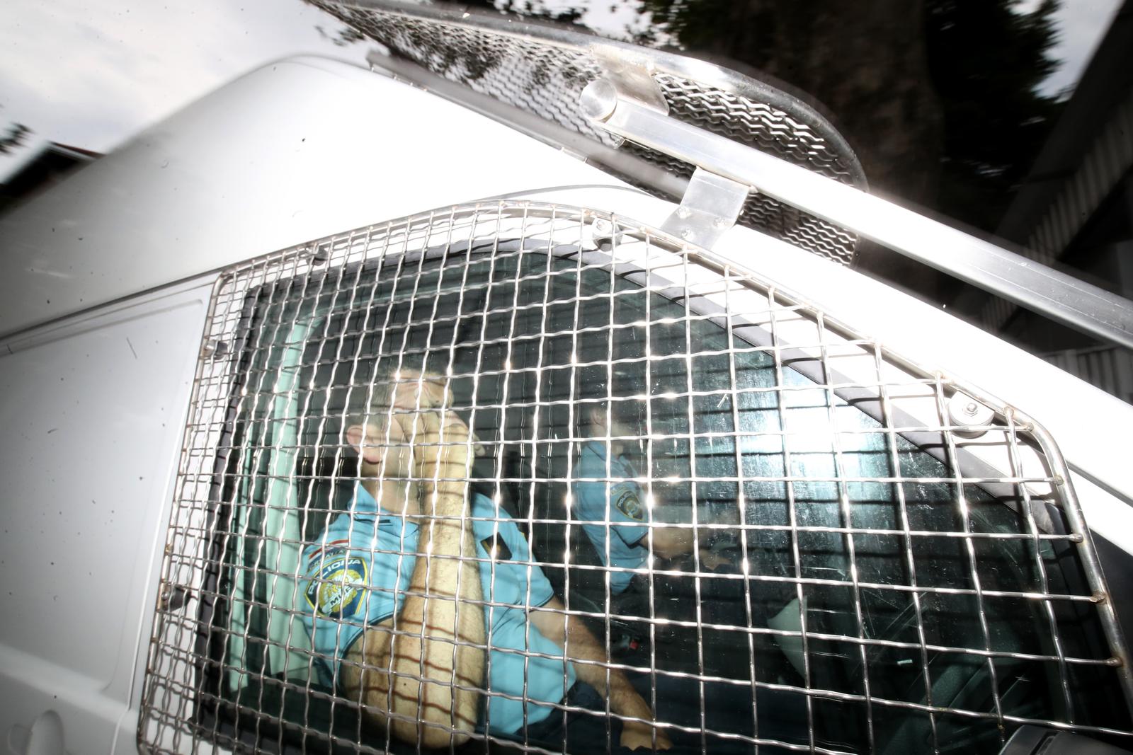 Zagreb: Tolušić uhićen, u Ured europskog tužitelja stigao je policijski kombi, stigli i odvjetnici