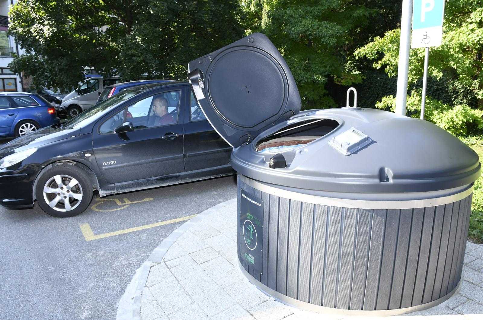 Sisak: Stanovnici dobili karticu pomoću koje će otvarati spremnik za odlaganje komunalnog otpada