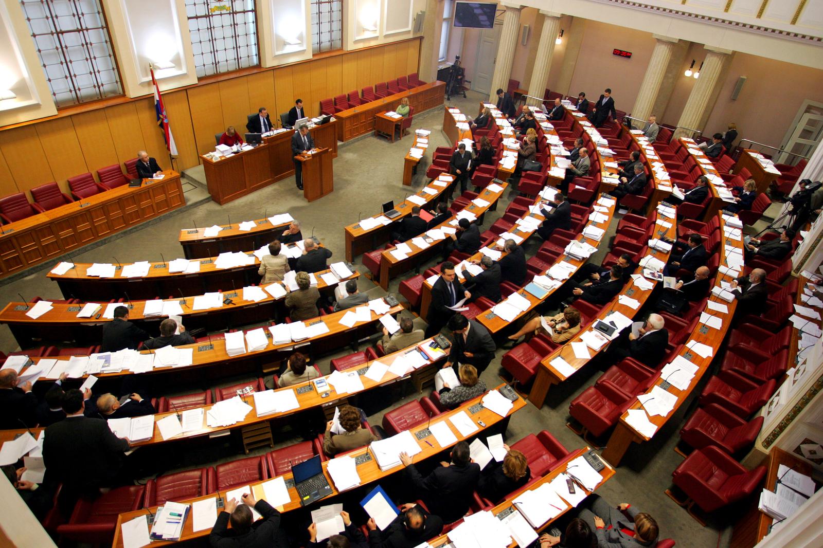 ARHIVA - Zagreb: Zastupnici 5. saziva Hrvatskog sabora