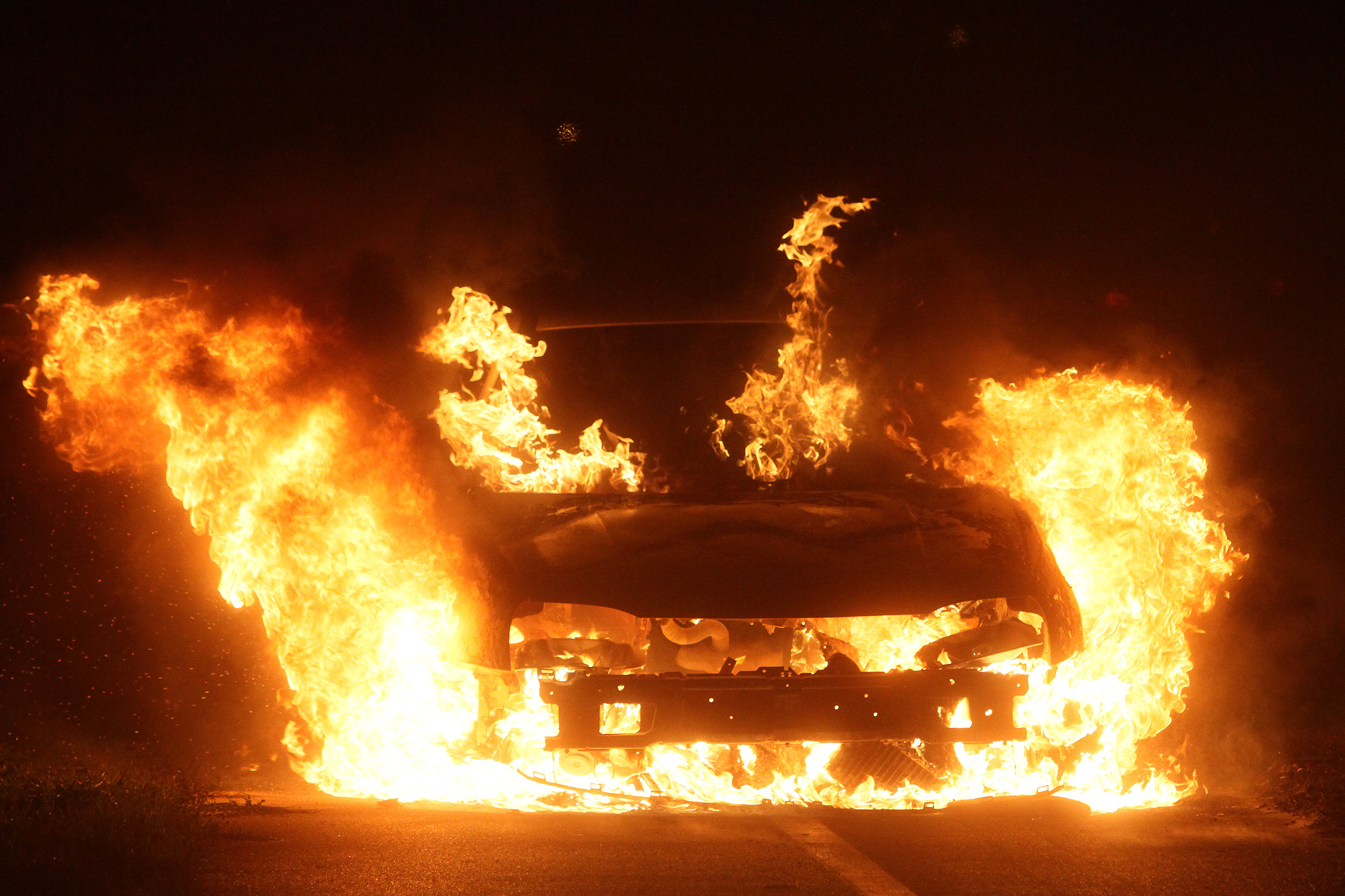 Koprivnica: Golf "trojka" izgorio na Varadinskoj cesti, voza? izaao neozlije?en