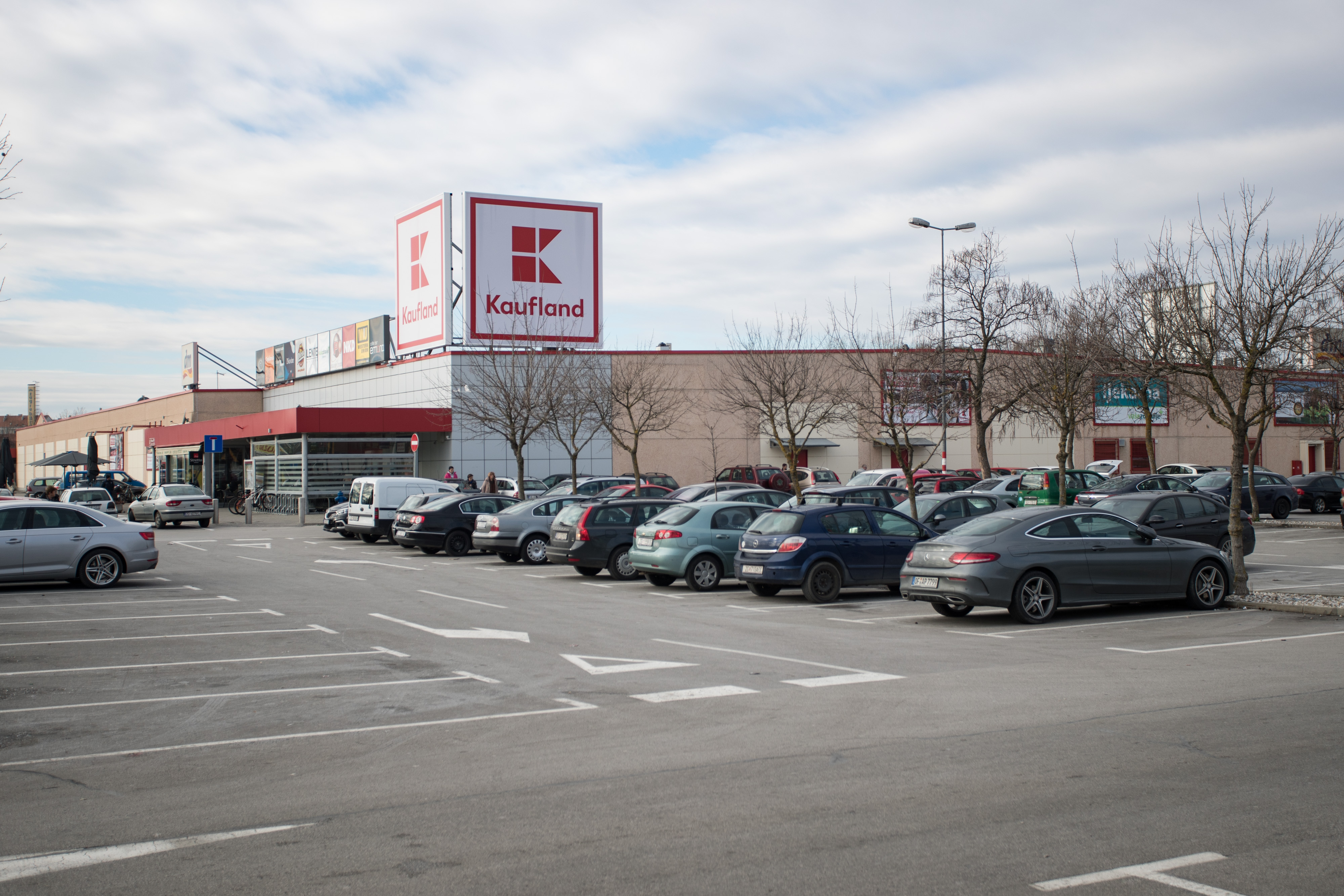 Zagreb: Parkiralite trgova?kog centra Kaufland u Ulici kneza Branimira