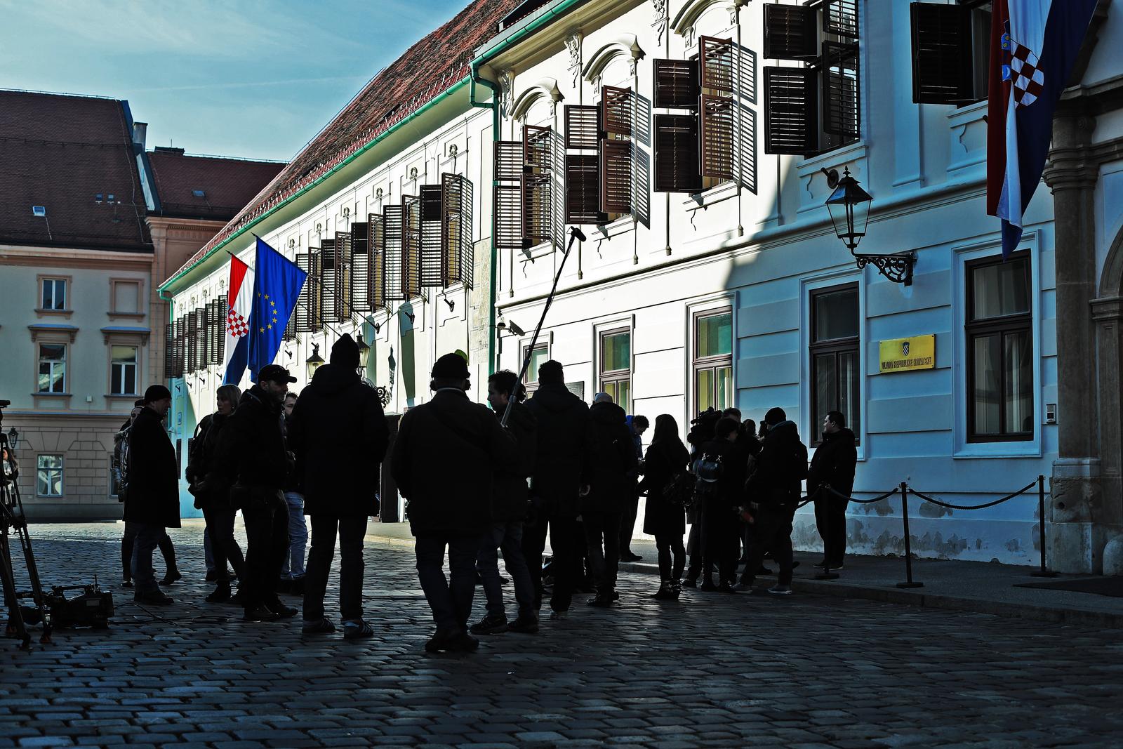 Zagreb: Novinarske ekipe ispred Banskih dvora