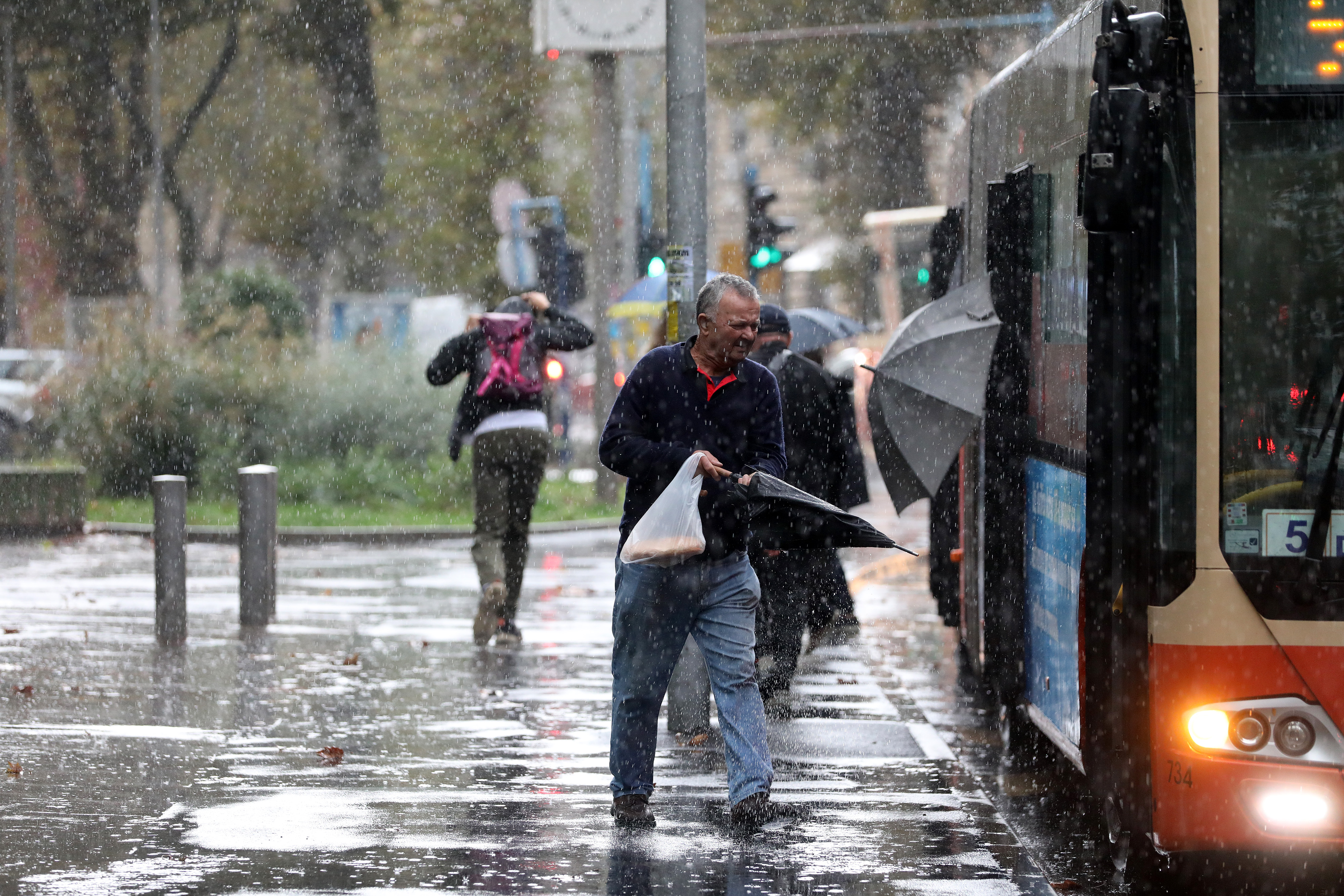 Rijeka: Jaka kiša otežava promet po centru grada