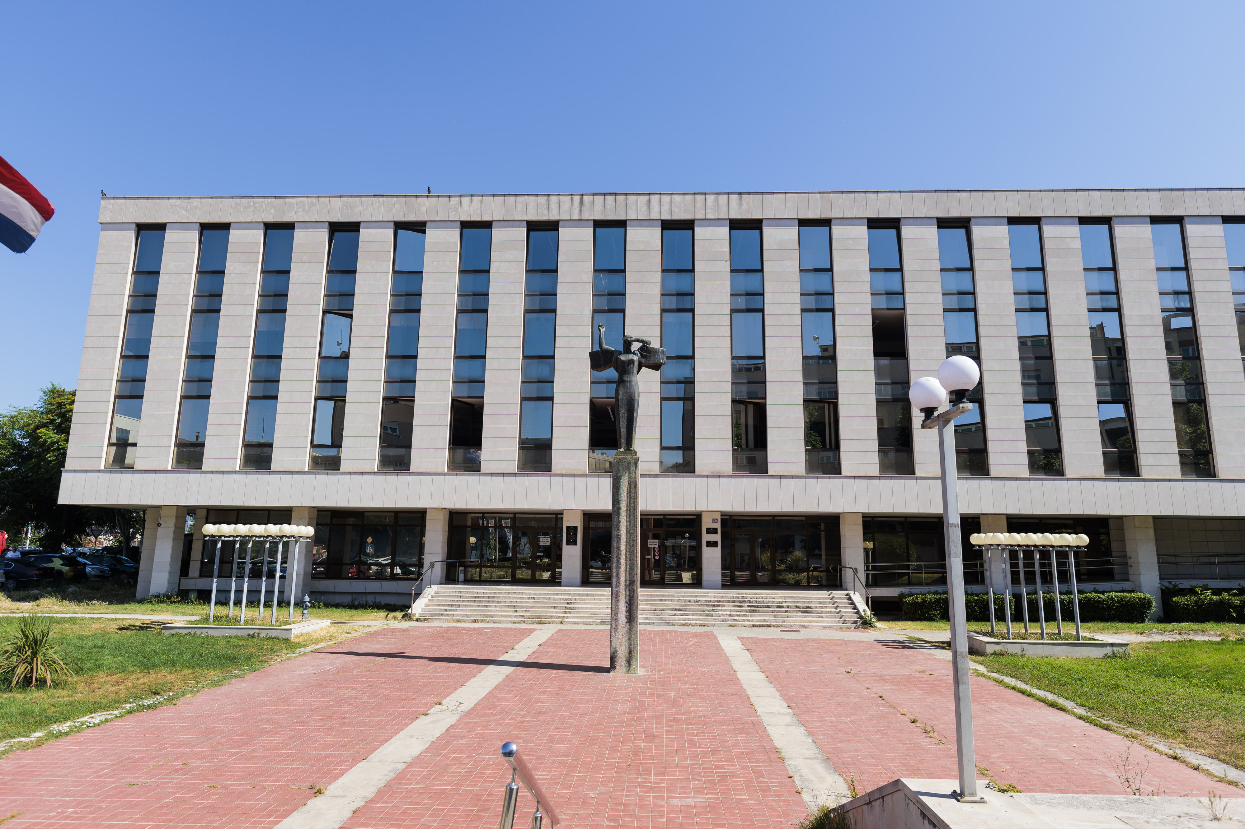 Tijekom jutra na Županijski sud u Splitu stigla dojava o bombi