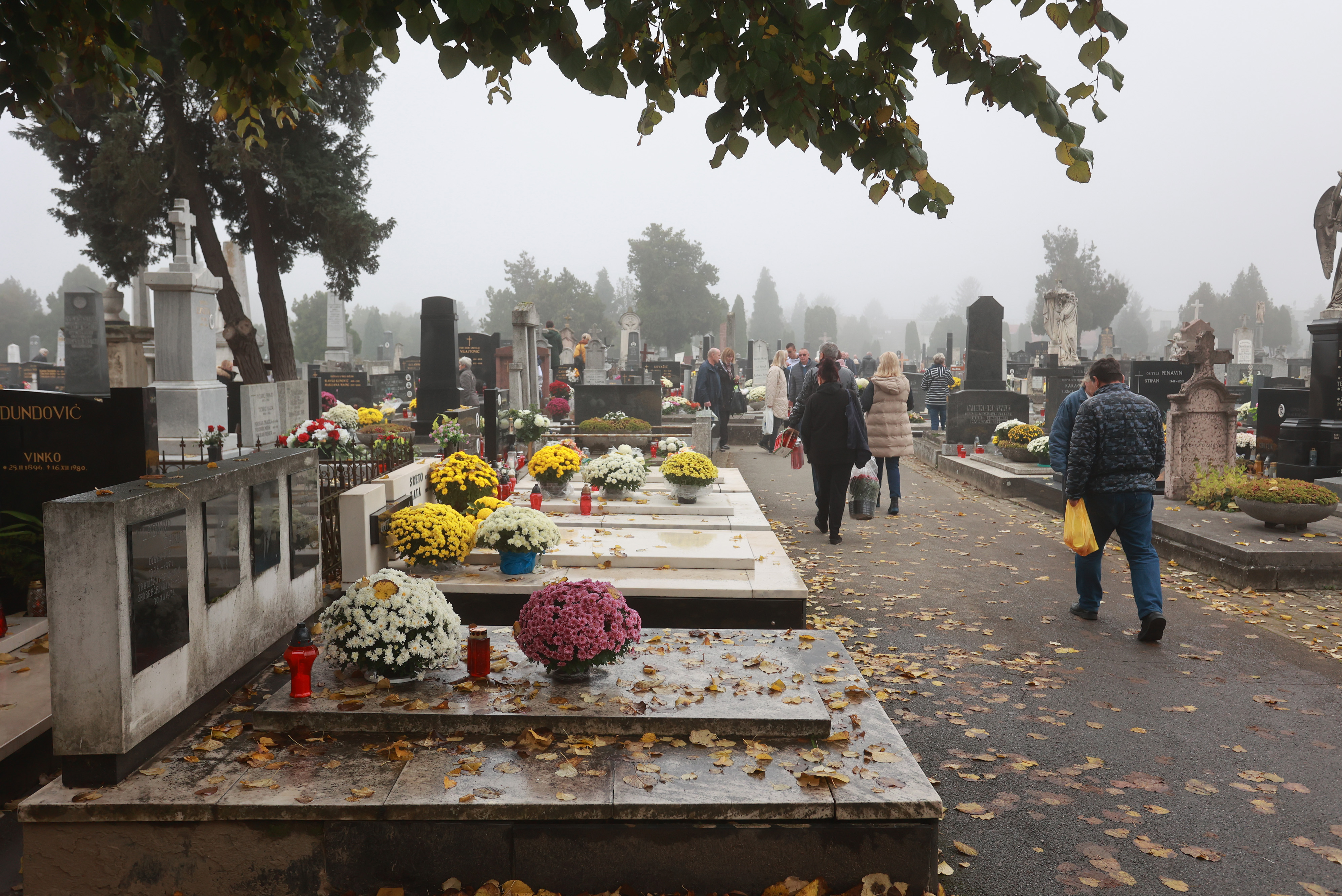Osječani obilaze groblje na blagdan Svih svetih
