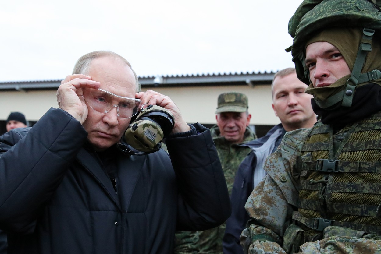 Russia: Russia's President Putin visits military training ground in Ryazan Region