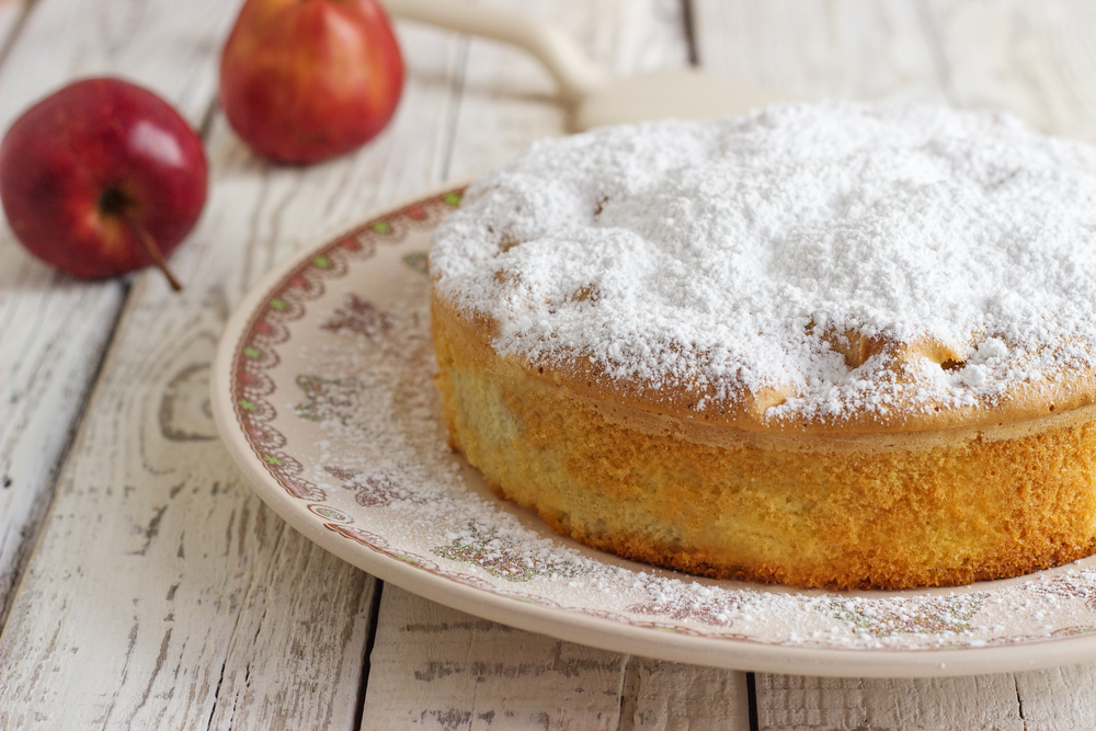 kolač, kuglof, lijeni kolač, jabuke, desert Traditional,Italian,Cake,With,Ricotta,Cheese,And,Sour,Apples.