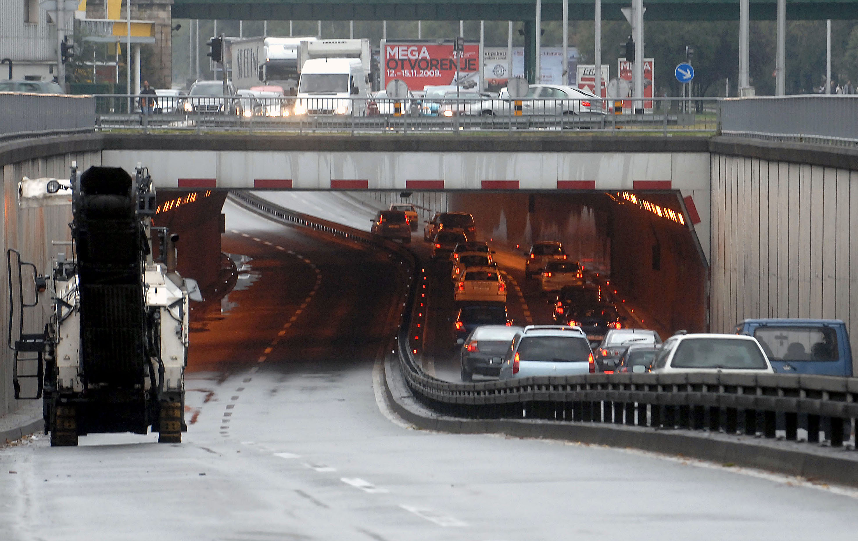 Zagreb: Guve kod podvonjaka na Slavonskoj aveniji zbog zamjene asfalta