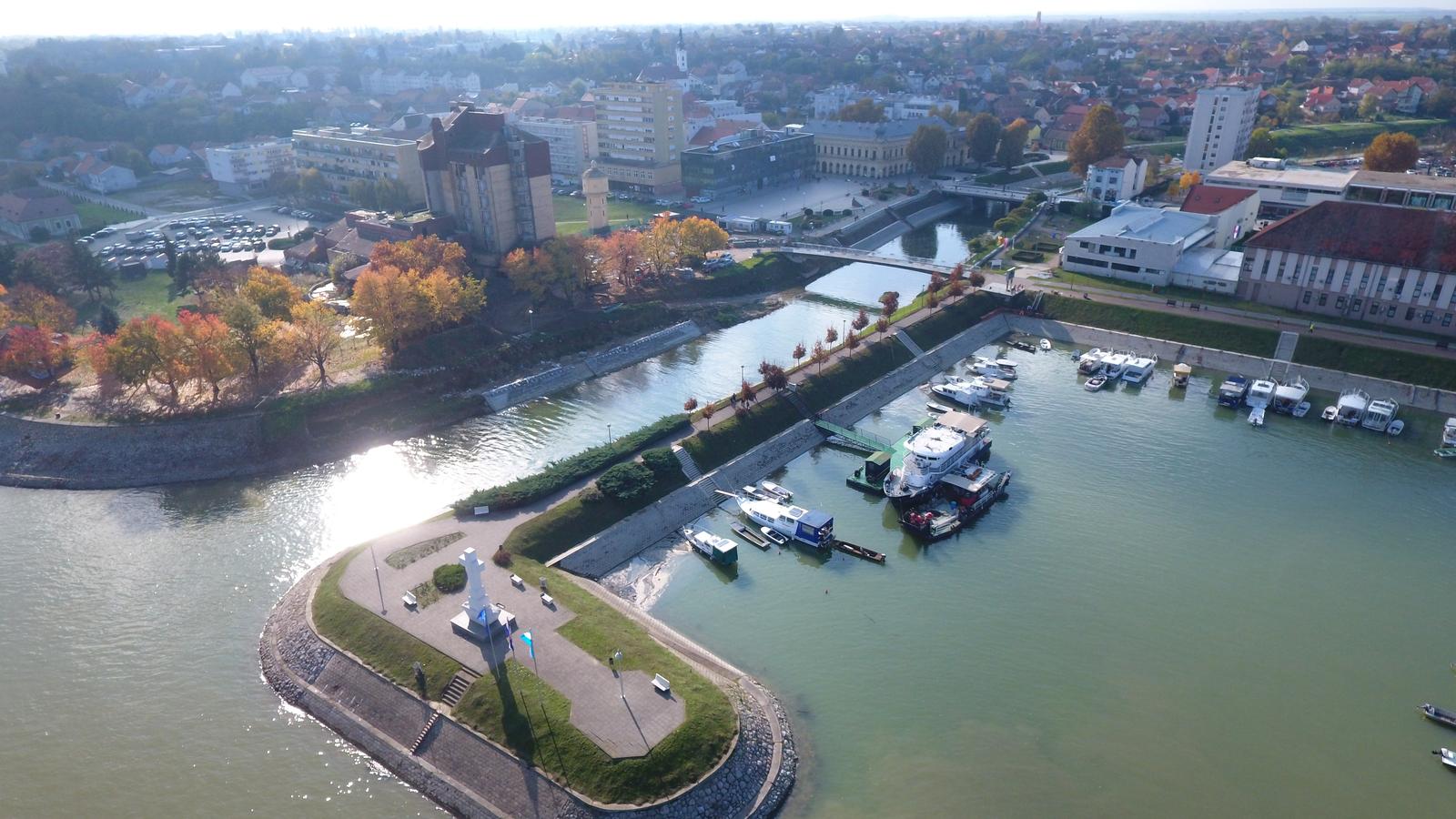 Vukovar: Spomen križ na ušću Vuke u Dunav