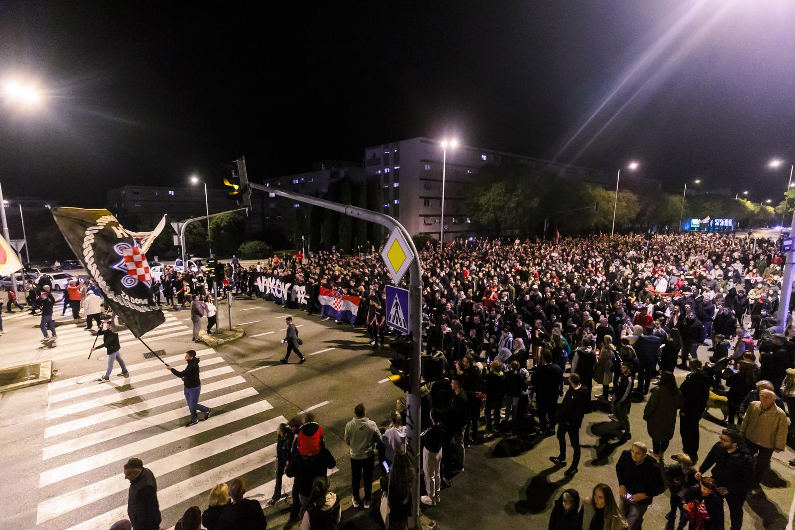 Split: Održan mimohod Torcide Vukovarskom ulicom u čast žrtvama Vukovara i Škabrnje