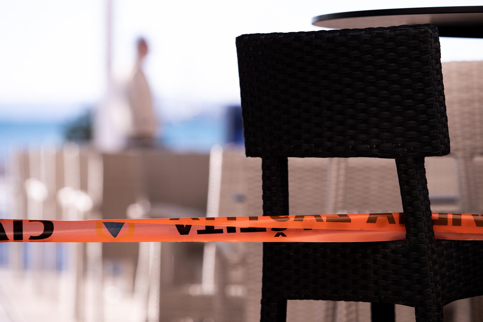 Ograđene terase kafića na splitskoj rivi