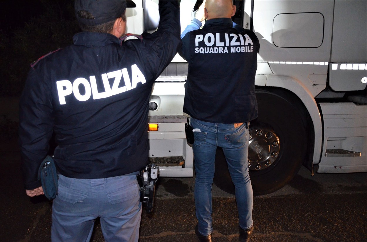 Italy, Caltanisetta (Sicily): Trafficking of migrants between Sicily and Tunisia, 18 people arrested. The human smugglers are accused of operating a high speed migrant-trafficking between Tunisiaâ€™s coast and Sicilian ports