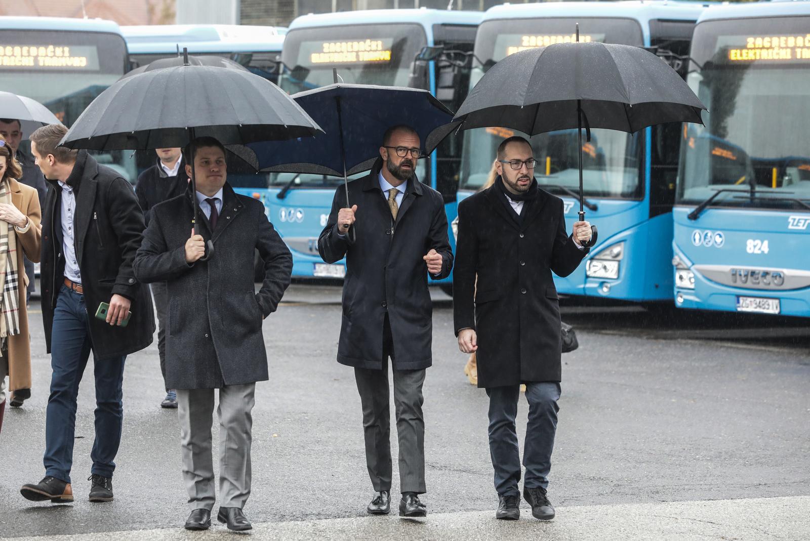 Zagreb: Predstavljeni novi niskopodni autobusi ZET-a
