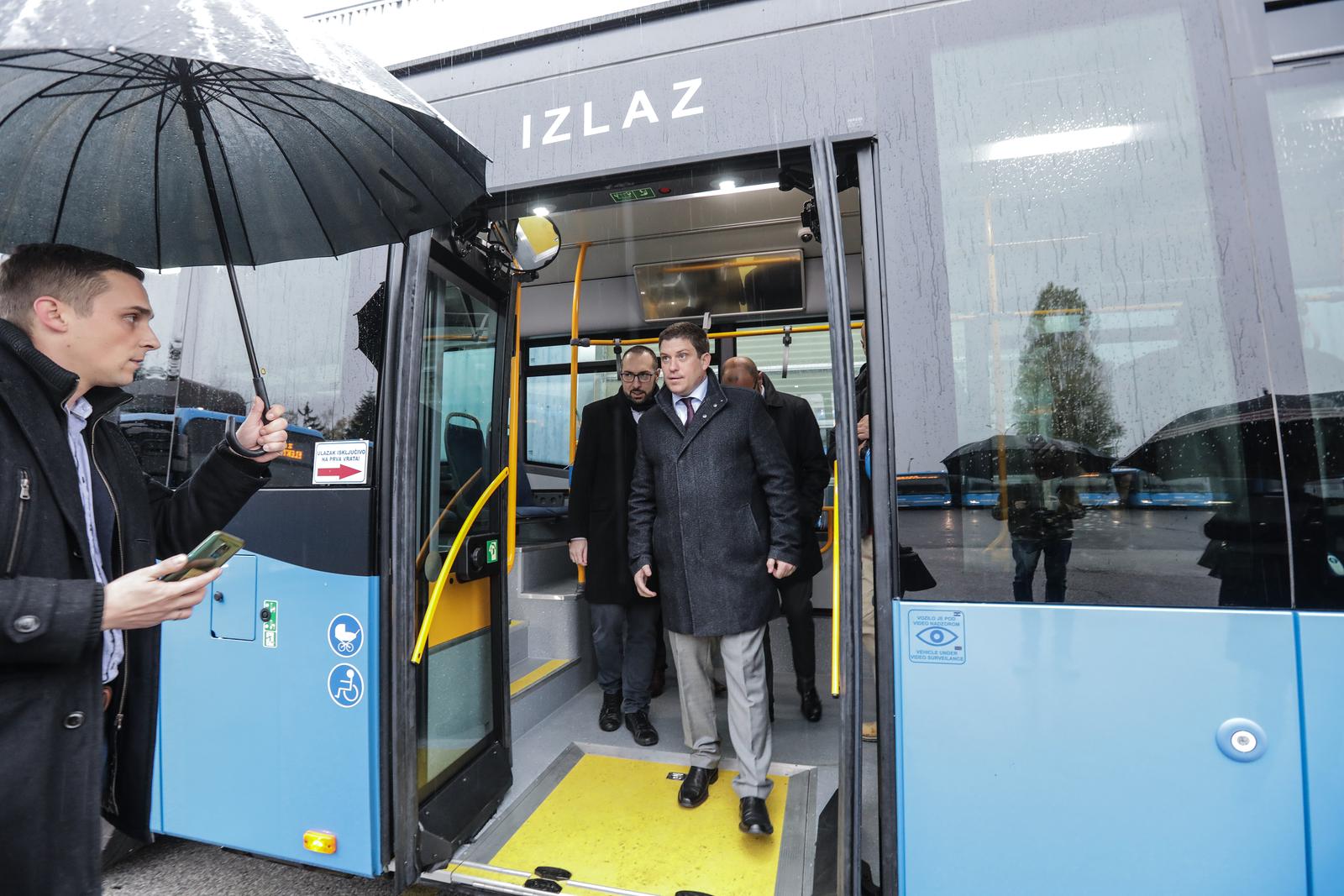 Zagreb: Predstavljeni novi niskopodni autobusi ZET-a