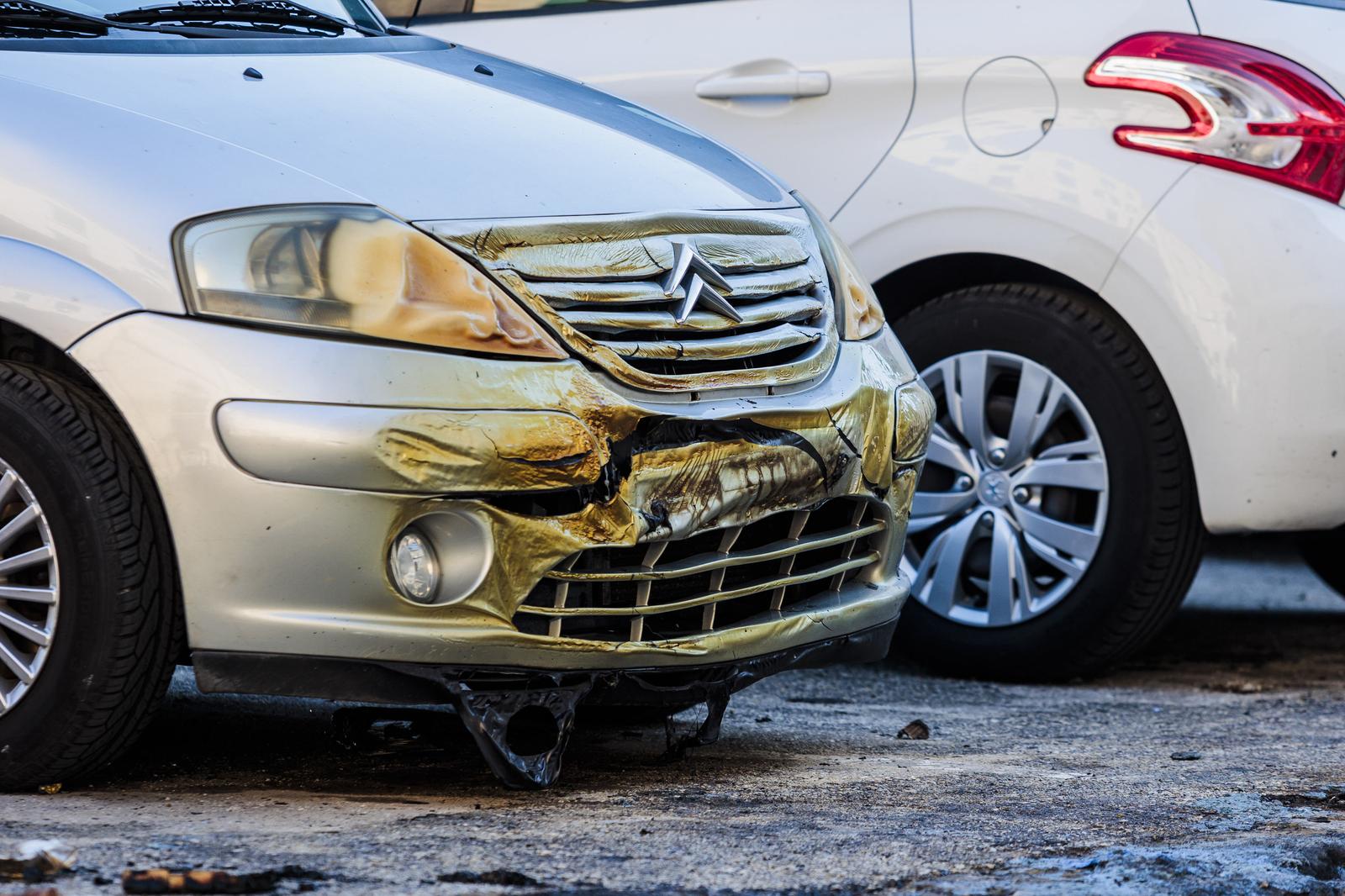 Split: Zbog zapaljenja kontejnera nagorjela dva parkirana automobila