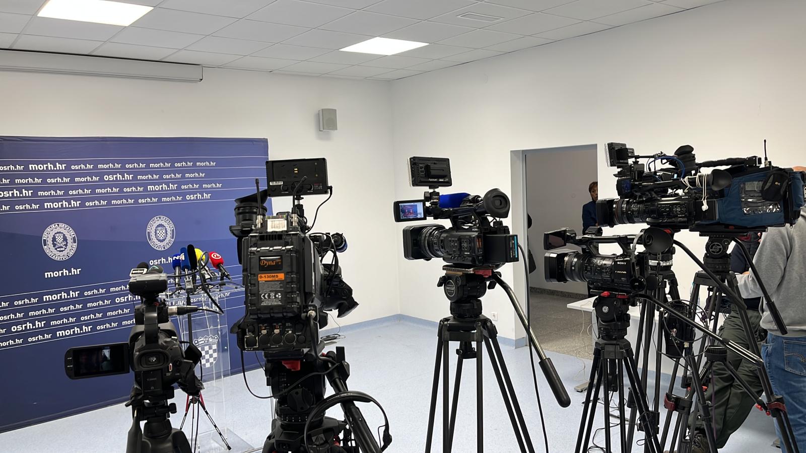 morh, obnova, novinari, kamere, ministarstvo obrane, potres, obnova nakon potresa,