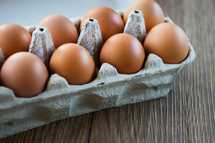 jaja, karton za jaja, kutija jaja, Farm,Chicken,Eggs,In,A,Cardboard,Box,On,A,Brown