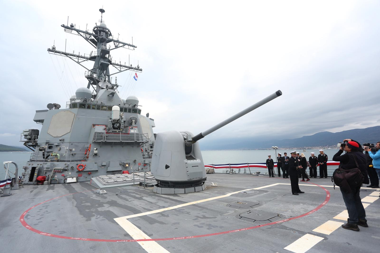 Split: Raketni razarač s navo?enim projektilima USS Porter (DDG 78) u vojnoj luci Lora