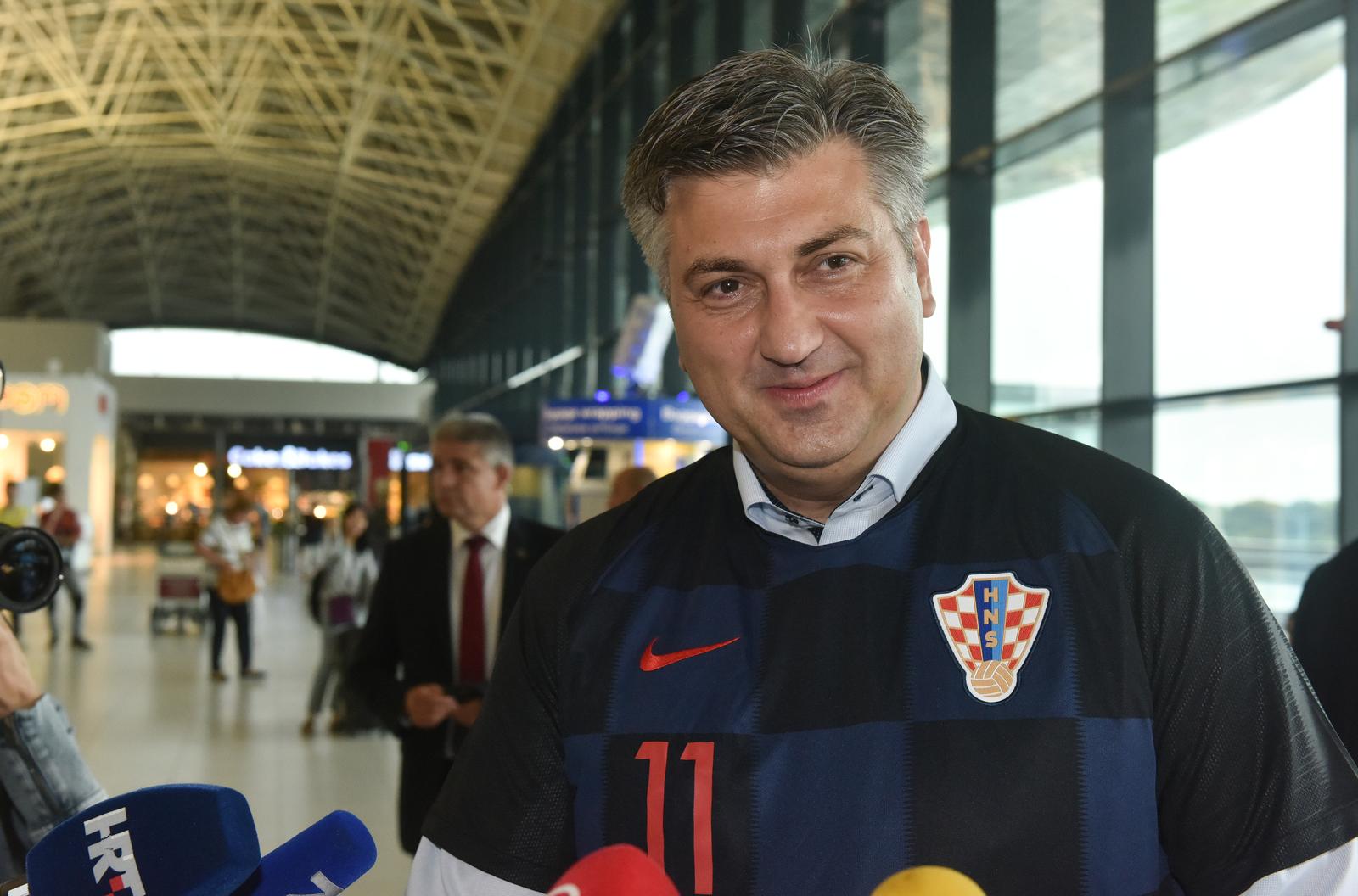 Zagreb: Andrej Plenković i Gordan Jandroković dobro raspoloženi odletjeli za Rusiju