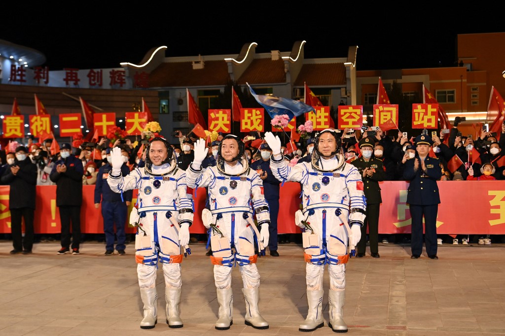 astronauti kina