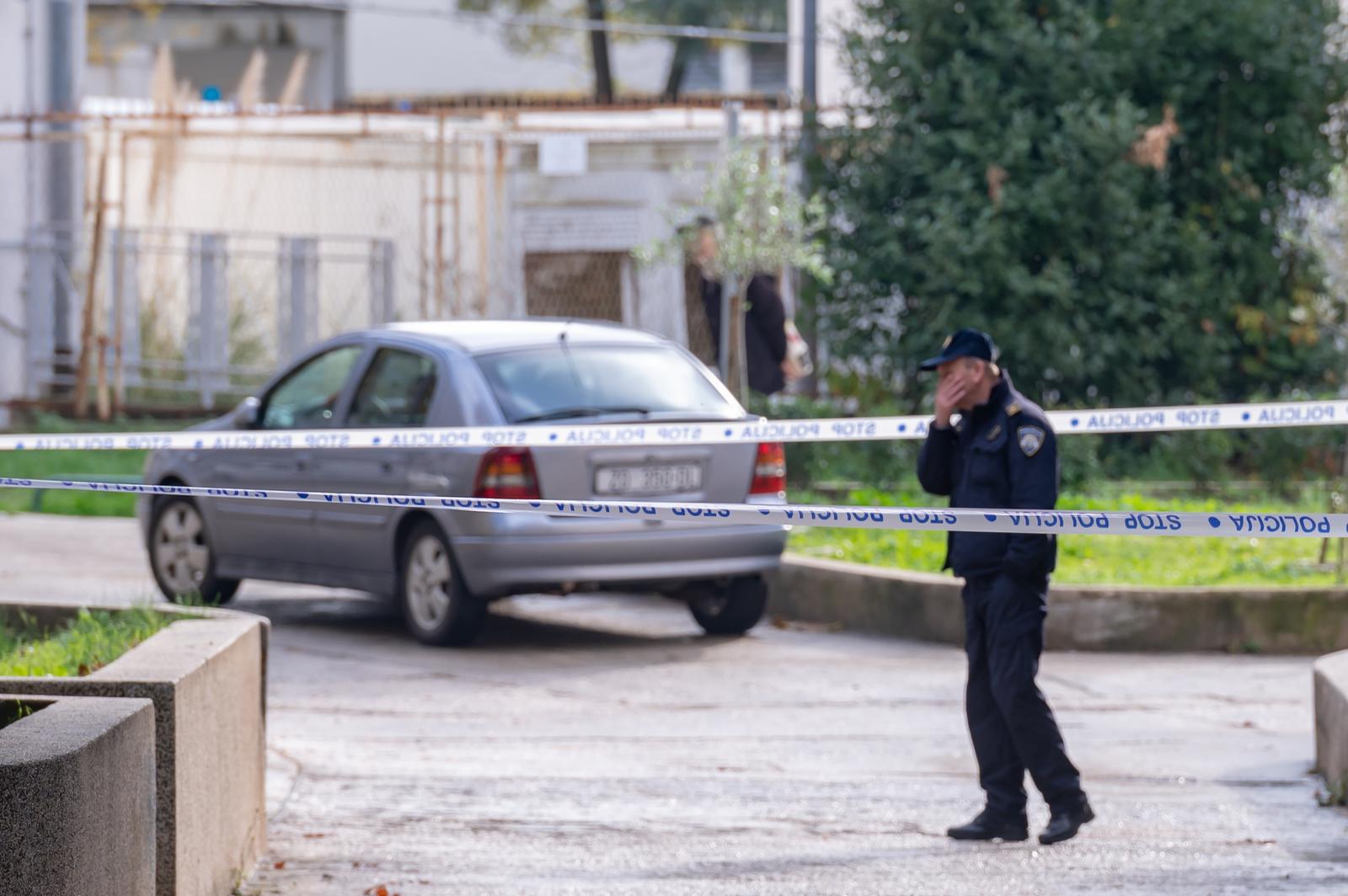 Zadar: Policijski očevid na mjestu gdje je muškarac pucao iz svog stana