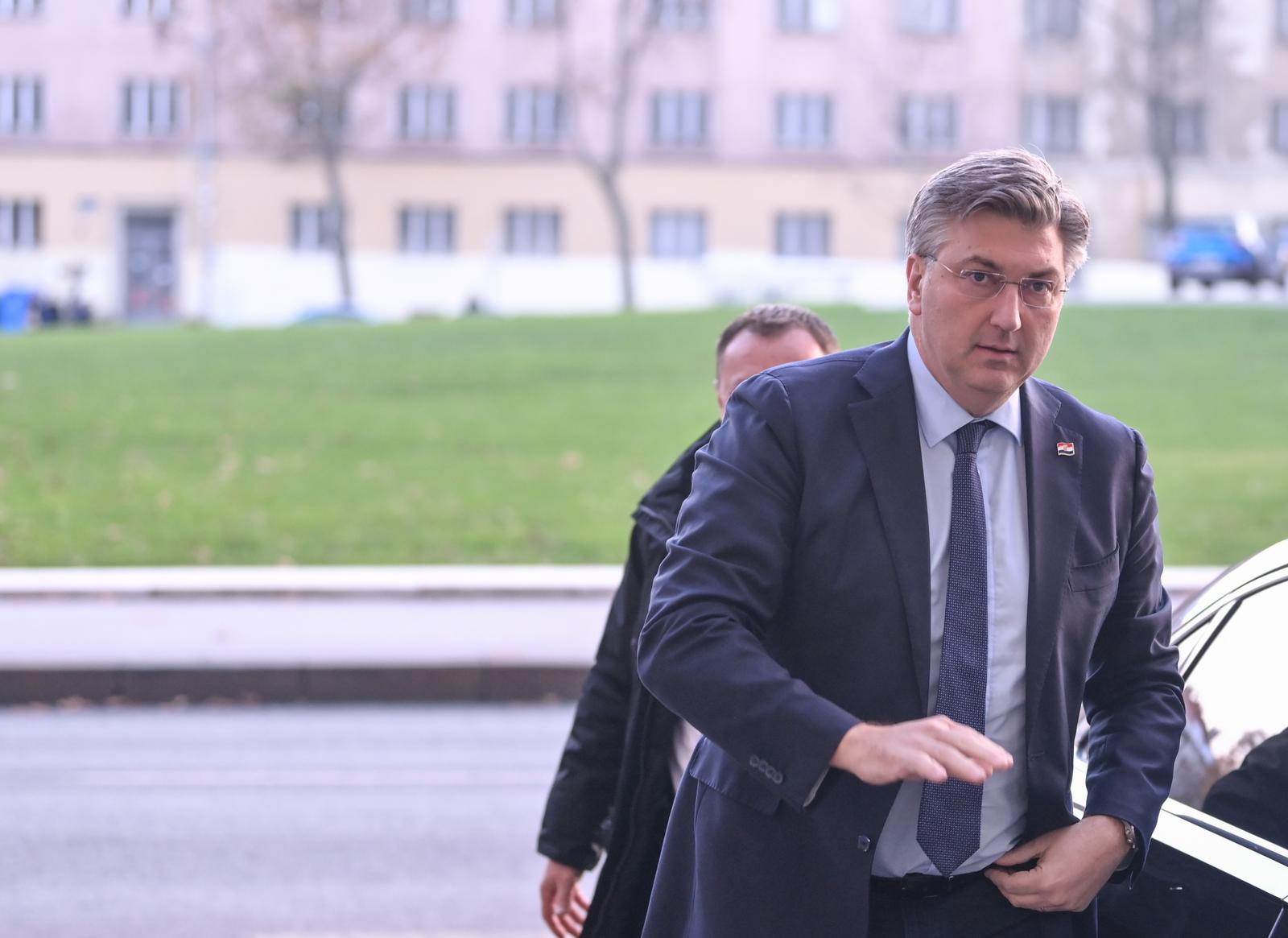 Zagreb:  Dolazak na sjednicu šireg Predsjedništva HDZ-a