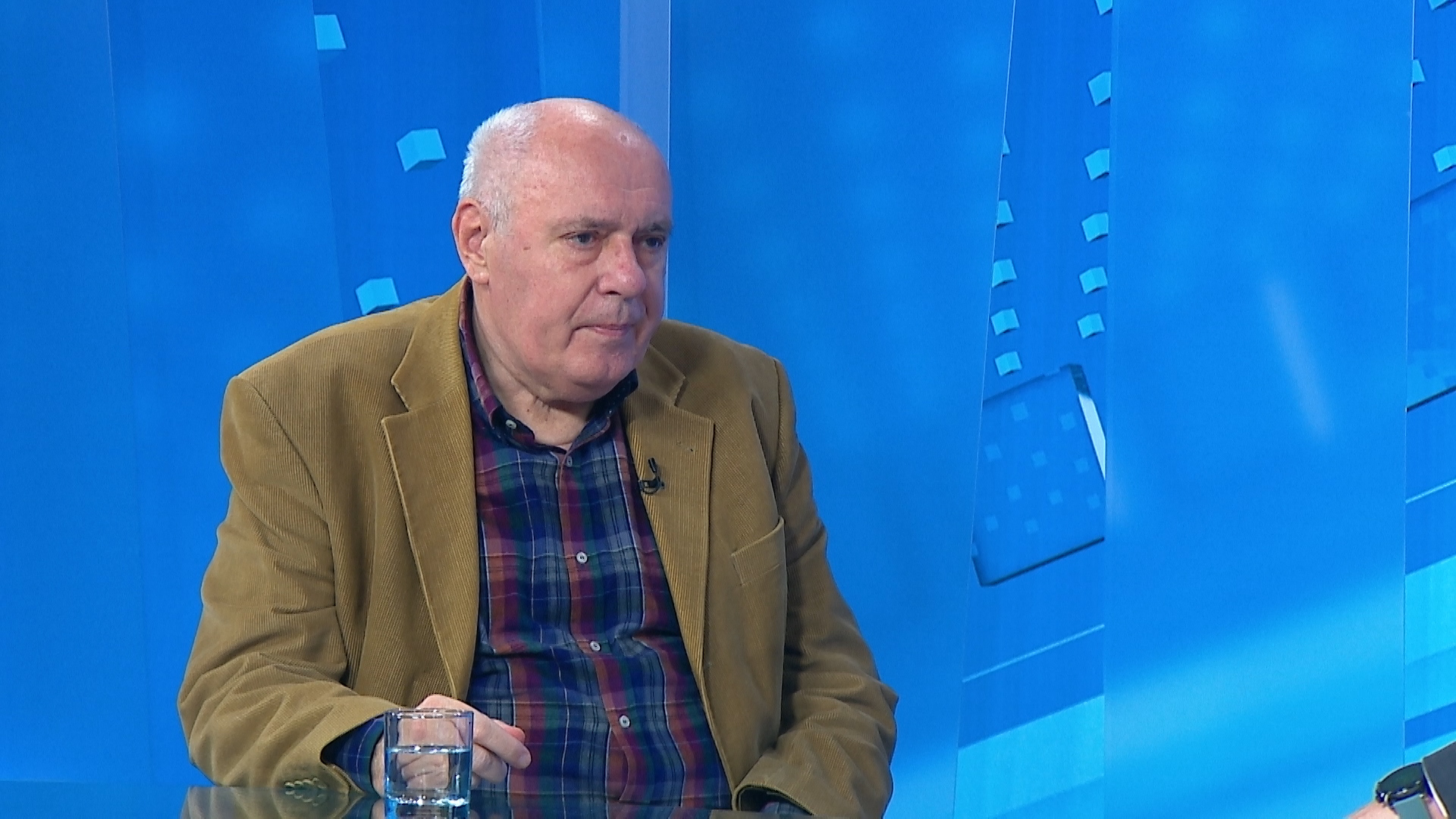 zg-zarko puhovski-clf-161222---2022_12_16---12_47_04---784(20221216-134136319).mxf.00_22_51_14.Still003