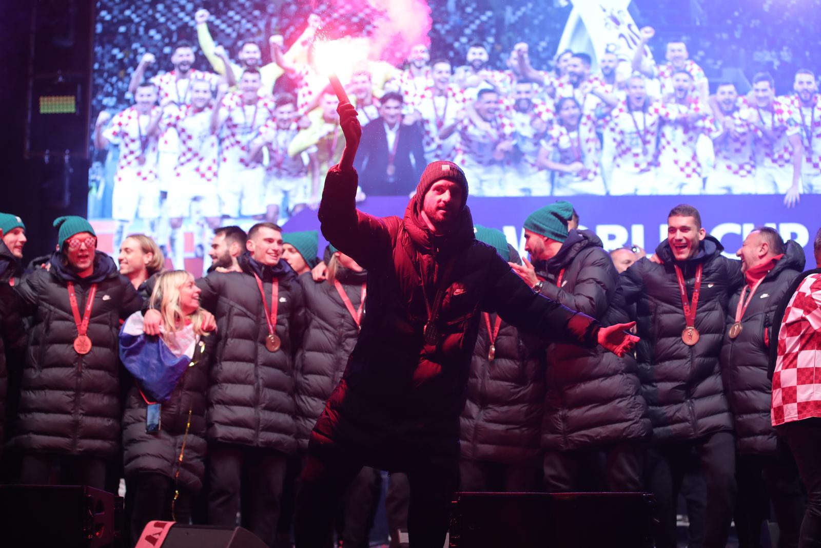 Zagreb: Vatreni na pozornici na glavnom Trgu napravili pravu feštu