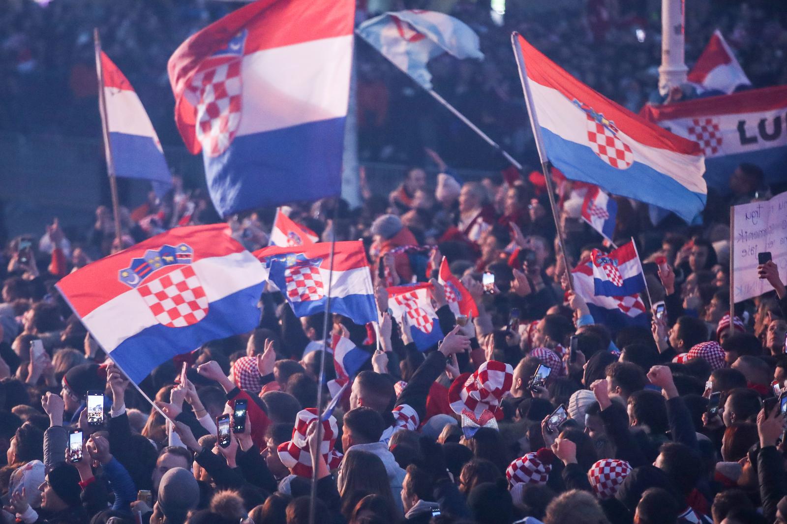 Zagreb: Trg prepun navijača koji su spremni za doček Vatrenih