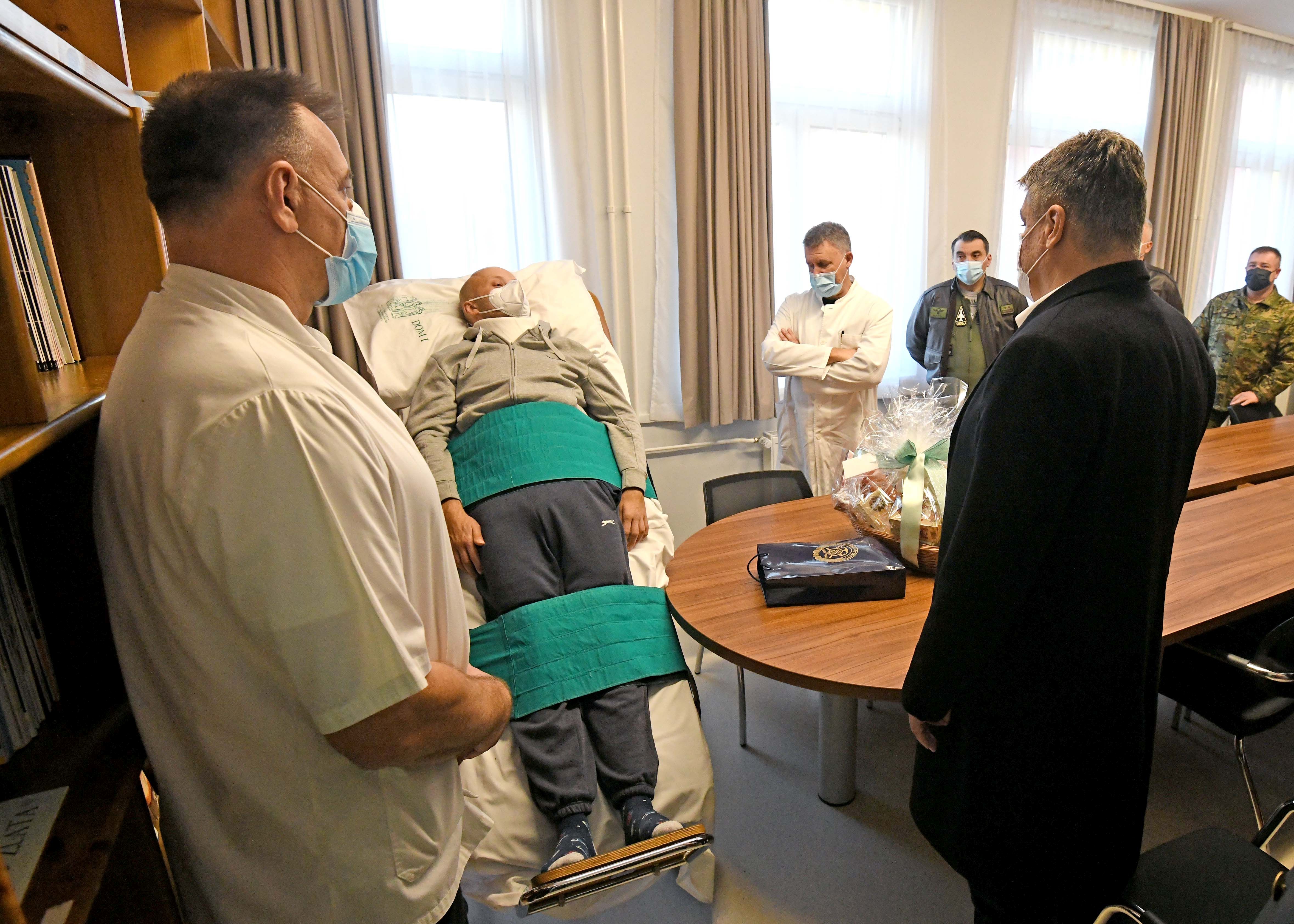 Predsjednik Milanović posjetio pilota HRZ-a