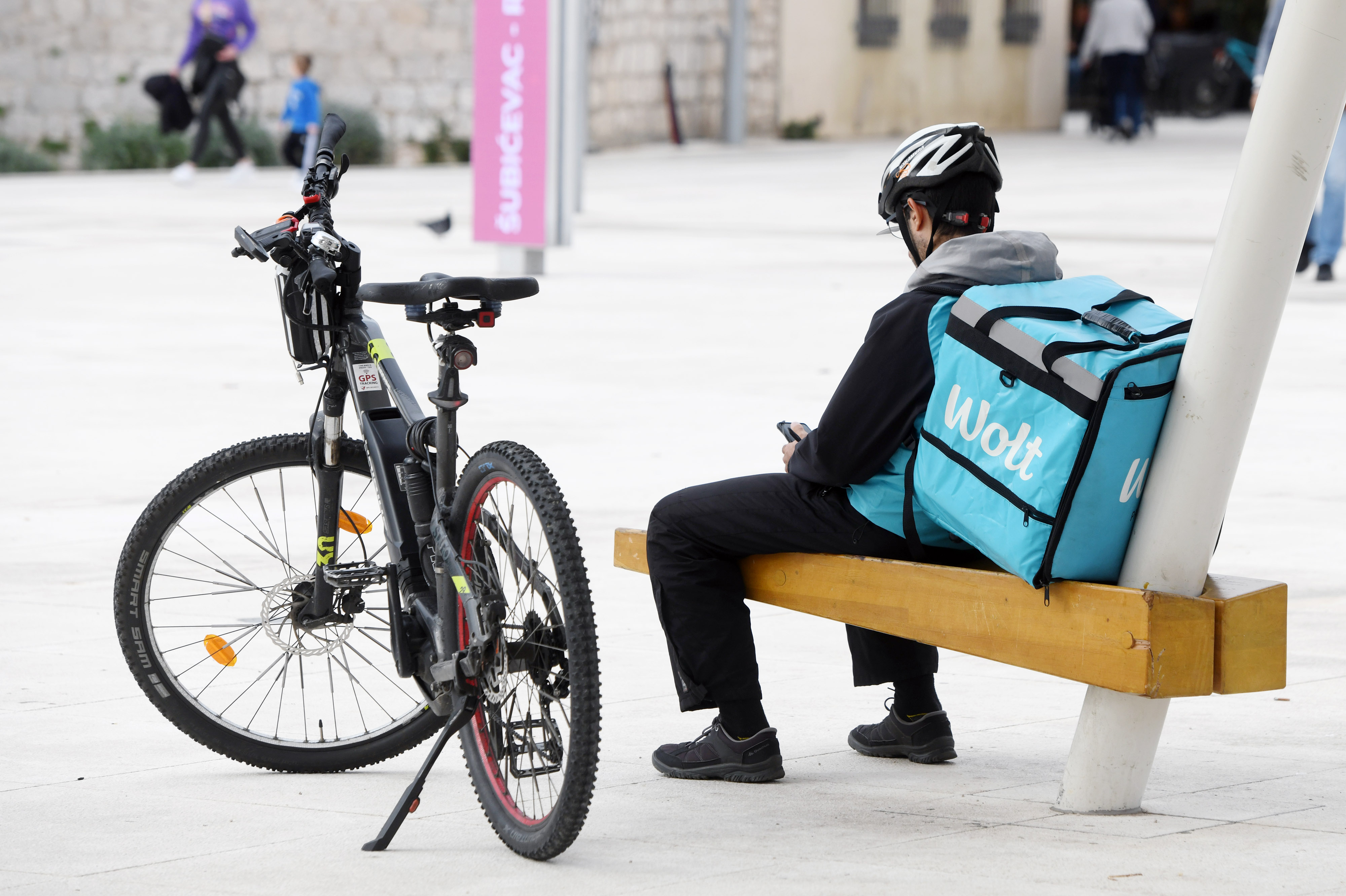 WOLT, DOSTAVA, DOSTAVLJAČ. HRANA