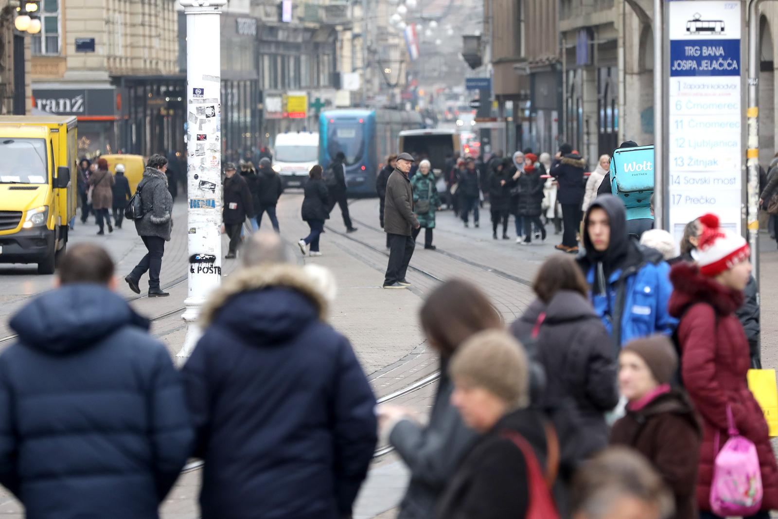 Zagreb: Predblagdanska gužva zahvatila centar