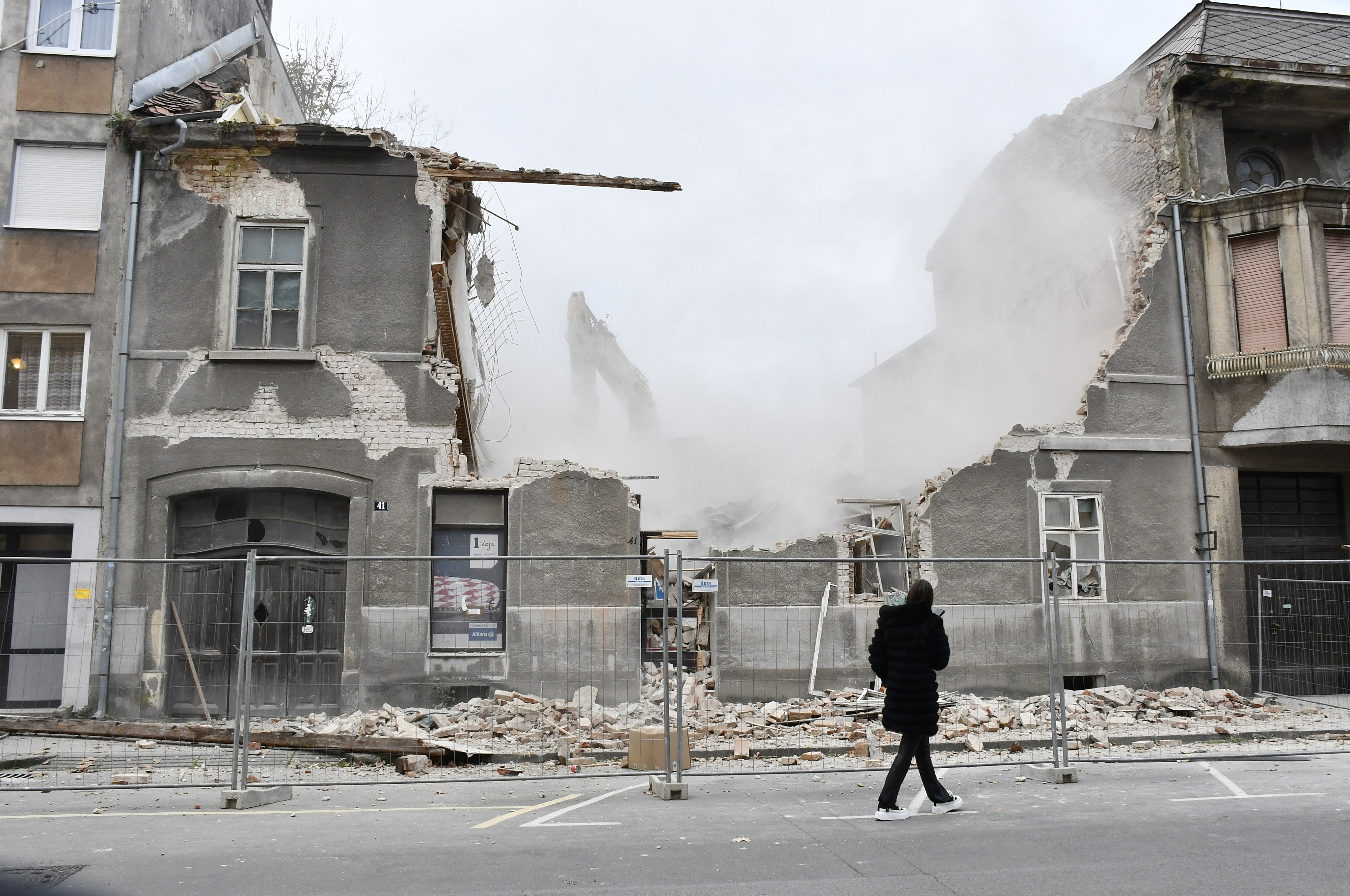 Sisak: Rušenje kuće oštećene u potresu