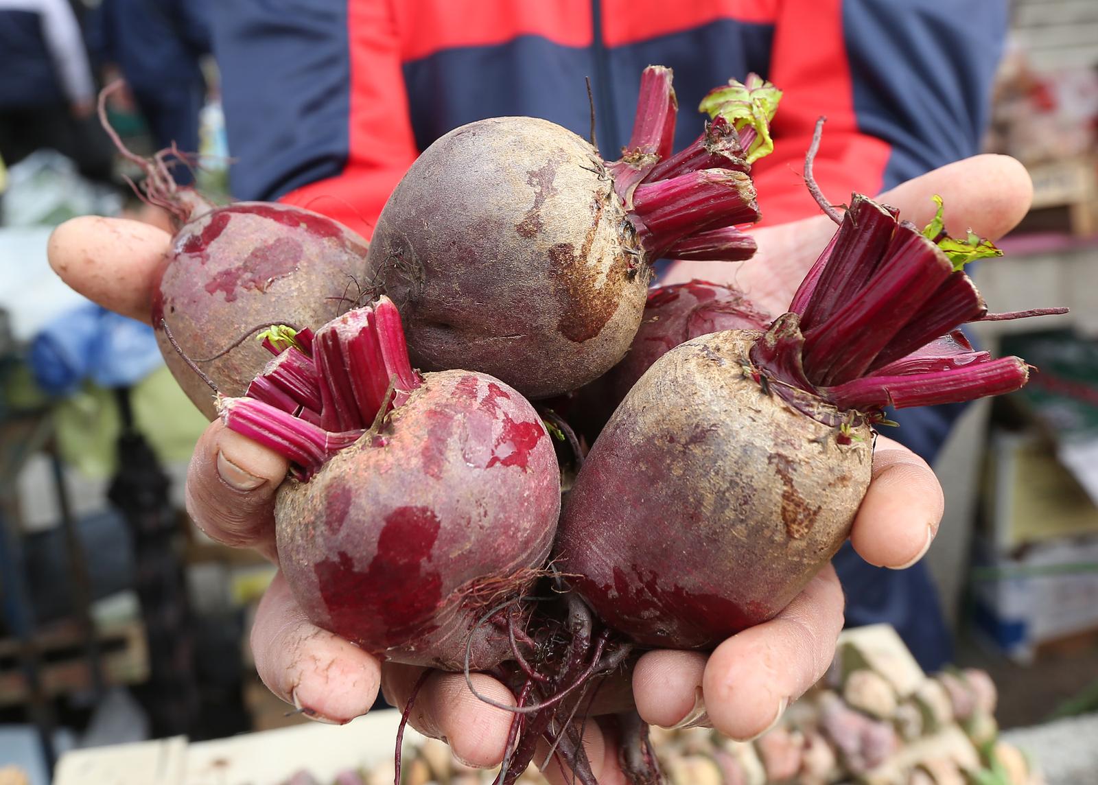 Zagreb: Ponuda cikle i mrkve na gradskoj trnici