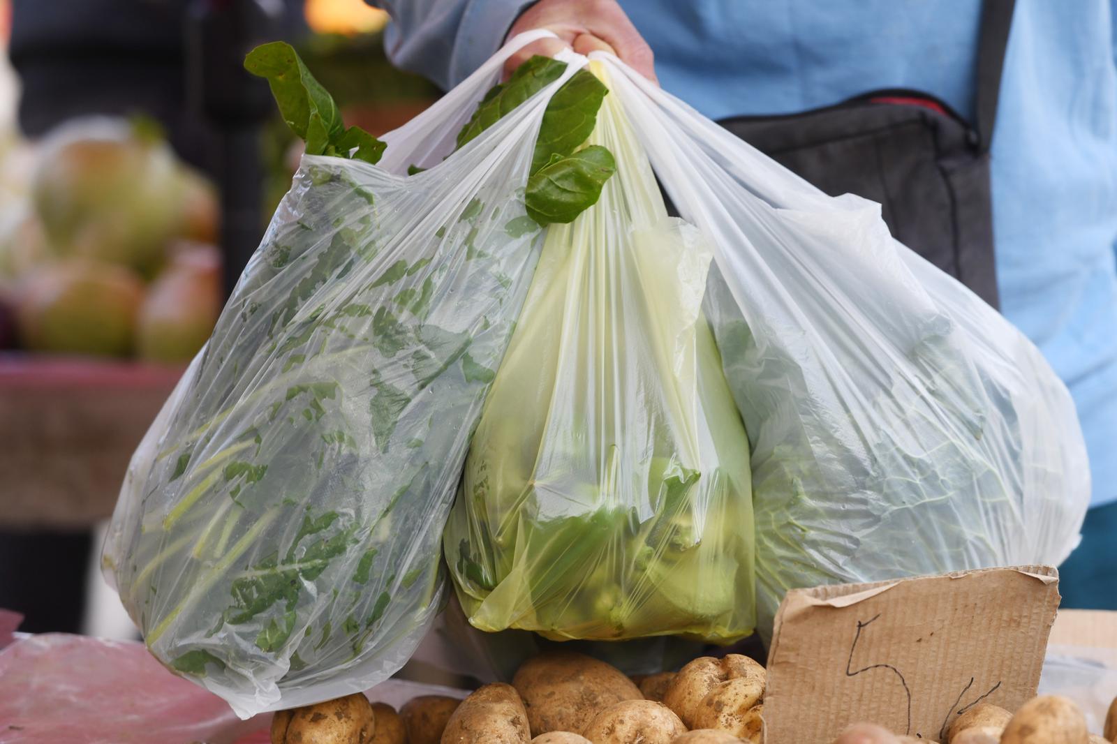 Šibenik: Novim pravilnikom naplaćivat će se lagane vrećice kakve se koriste na tržnici