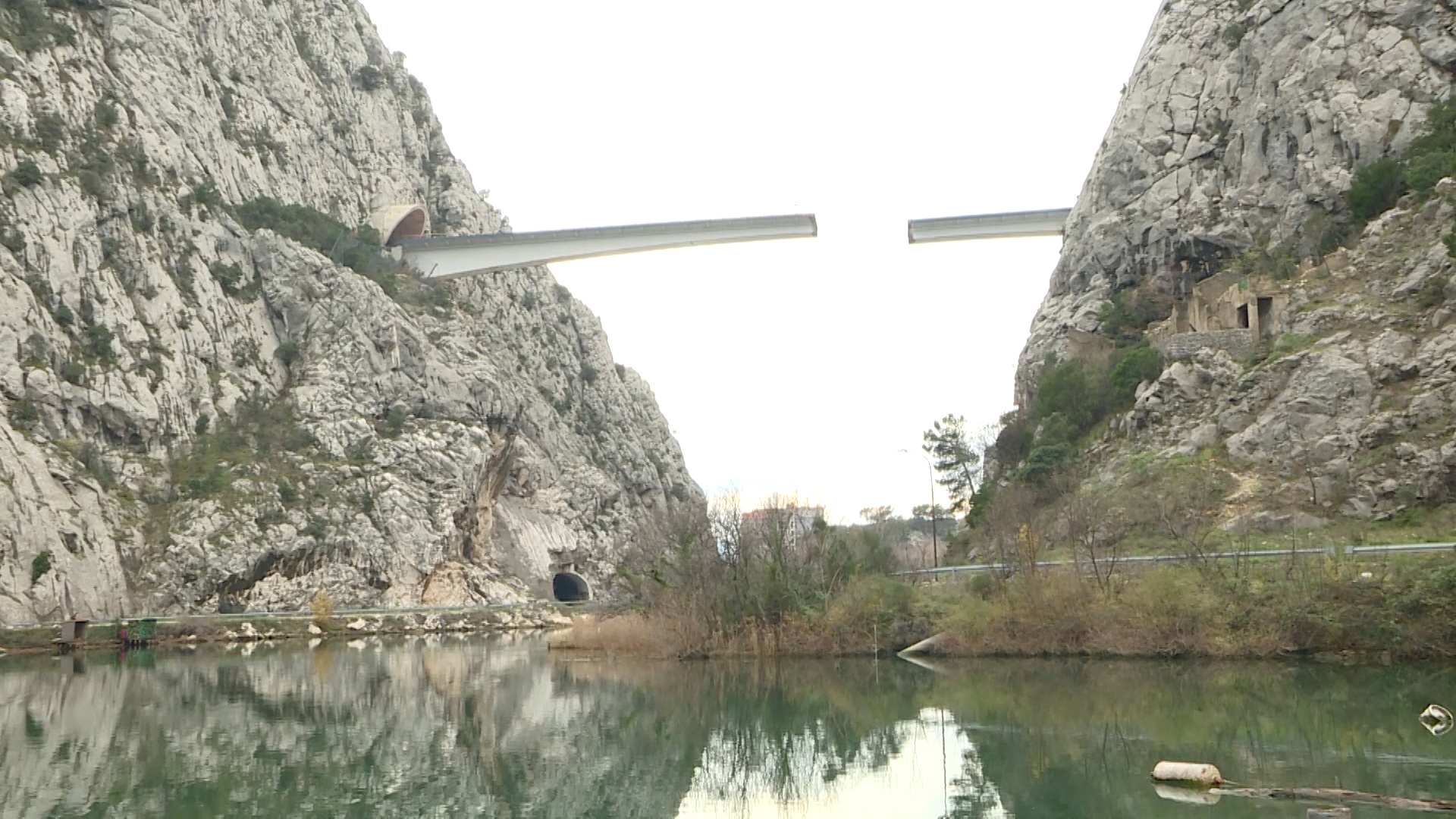 Omiški most nejednakih visina: Reakcije na visinsku razliku dvaju dijelova mosta