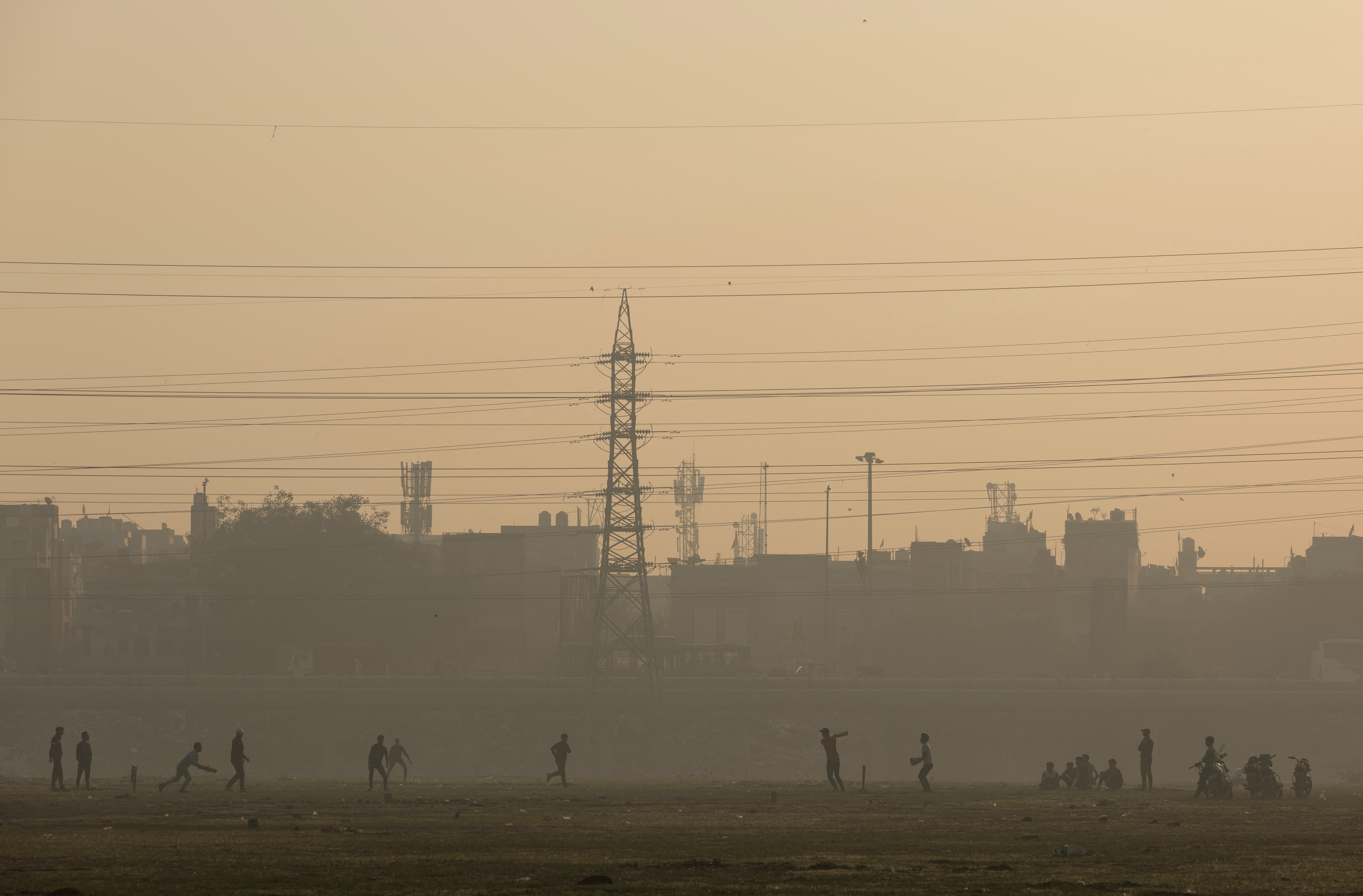 The Wider Image: Air pollution blights India's teeming capital