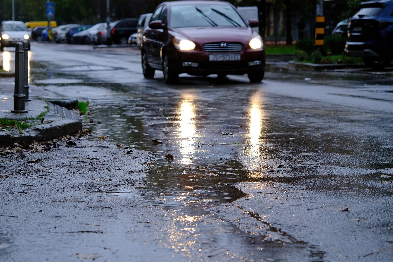 Jak pljusak u Zagrebu u popodnevnim satima