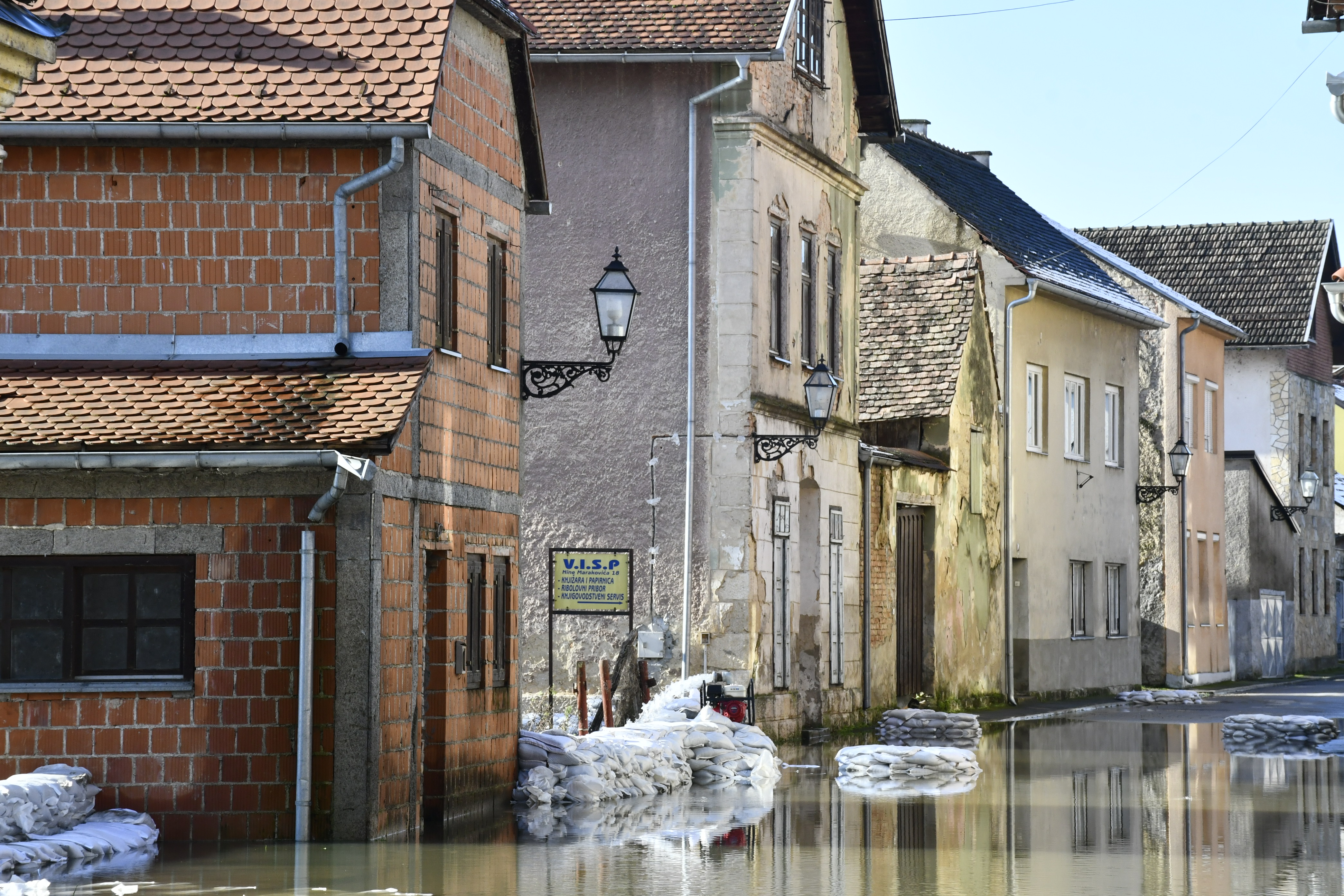 U Hrvatskoj Kostajnici i dalje su na snazi izvanredne mjere obrane od poplava