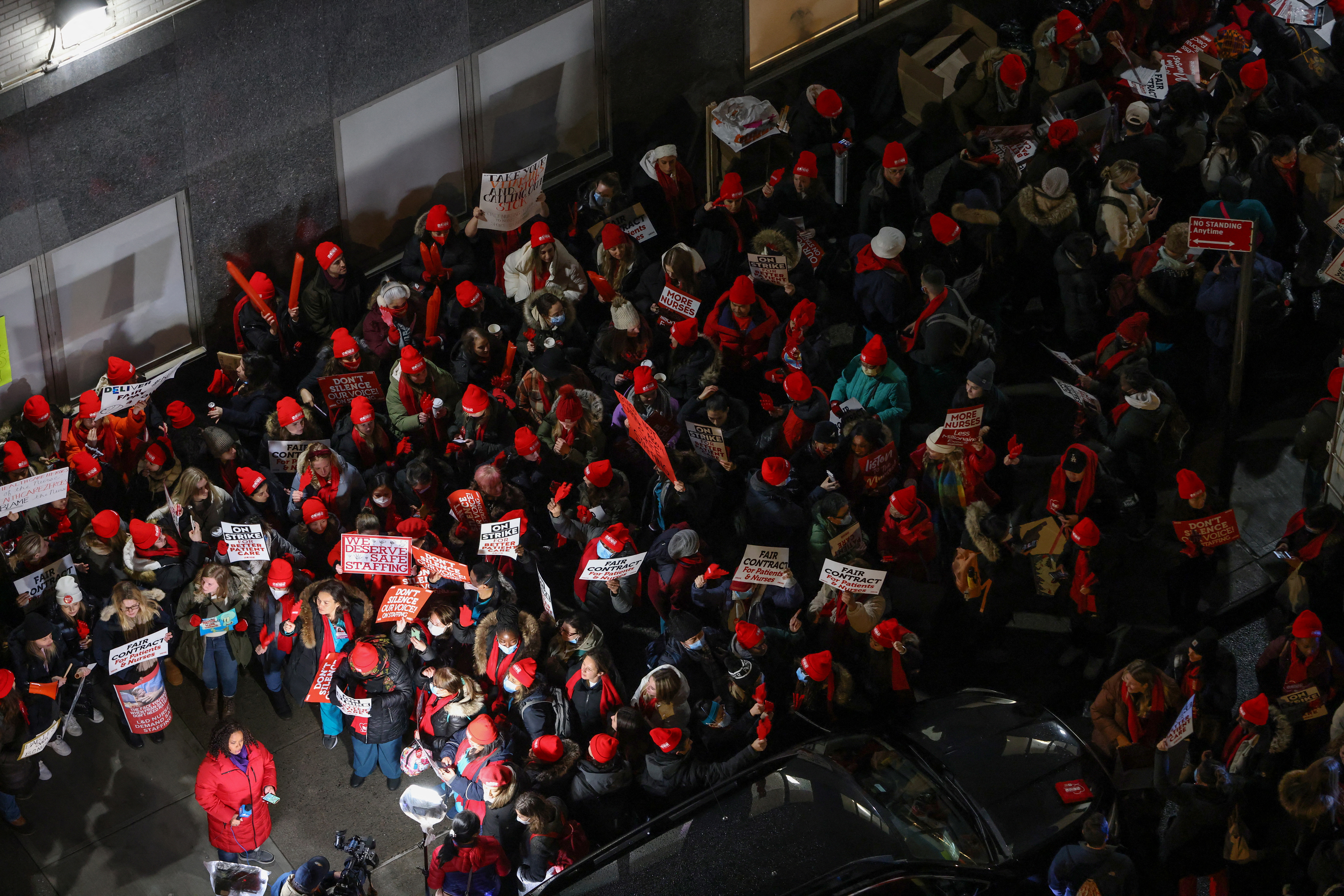 NYSNA nurses walk off the job, to go on strike at Mount Sinai Hospital in New York City