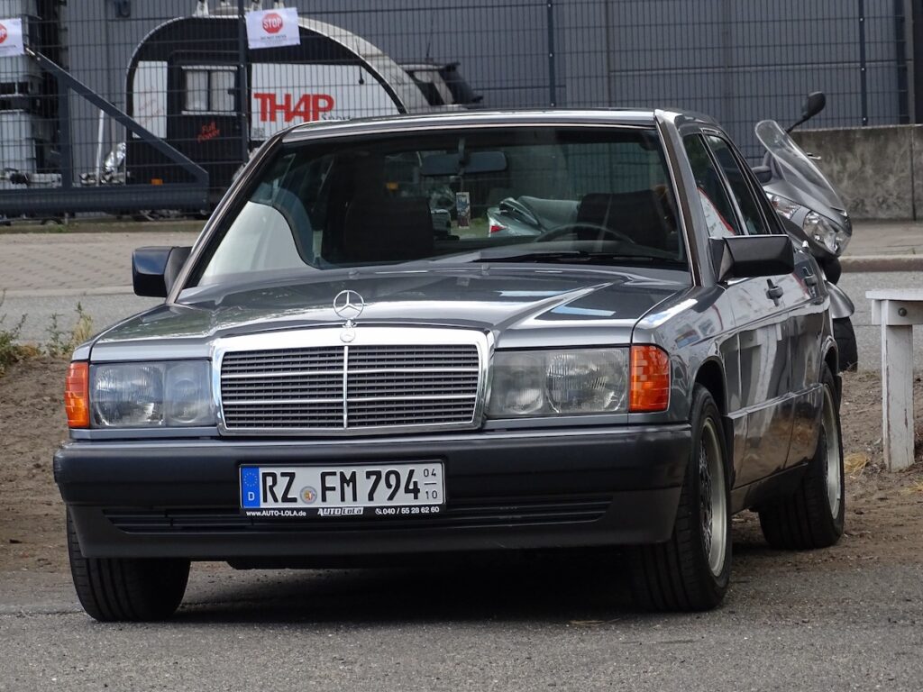 1673338139-1_Mercedes-Benz-190-1024x768.jpg
