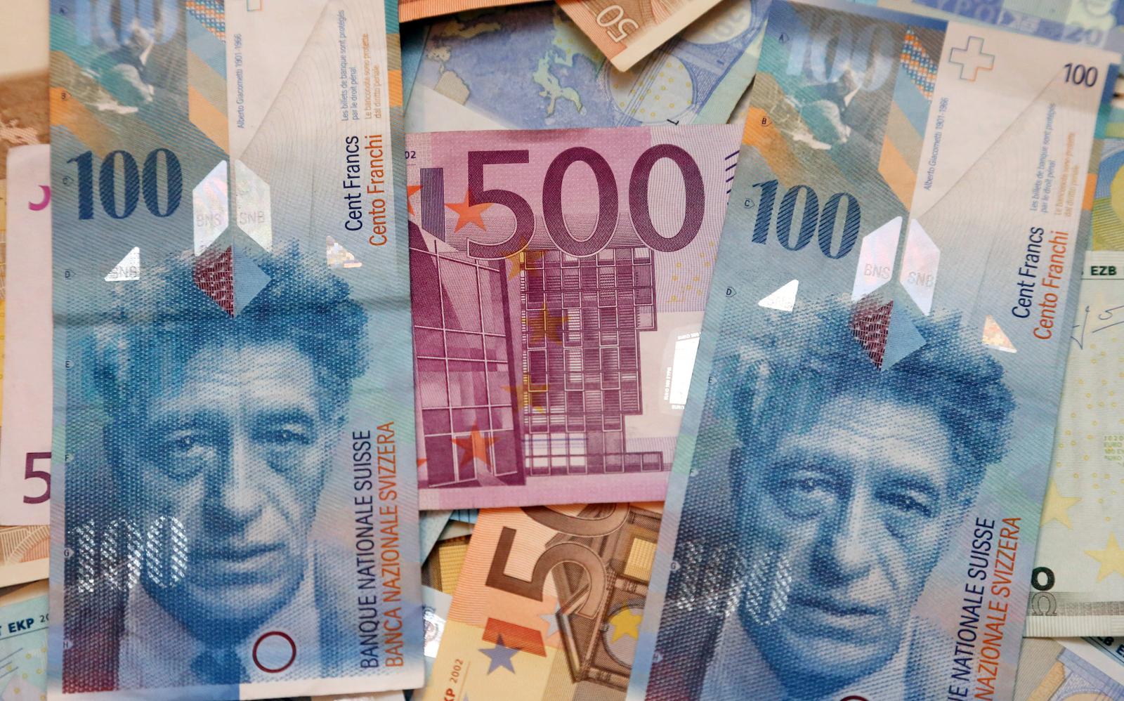 Nov?anice raznih valuta i apoena