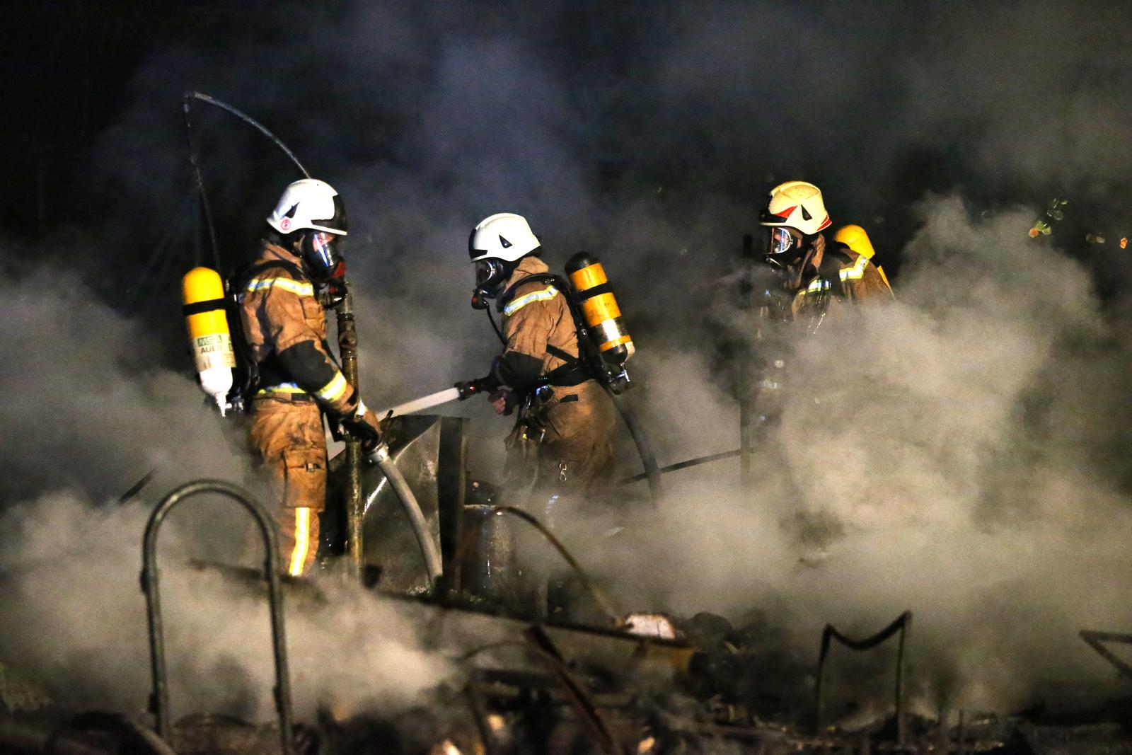 Vatrogasci gase poar