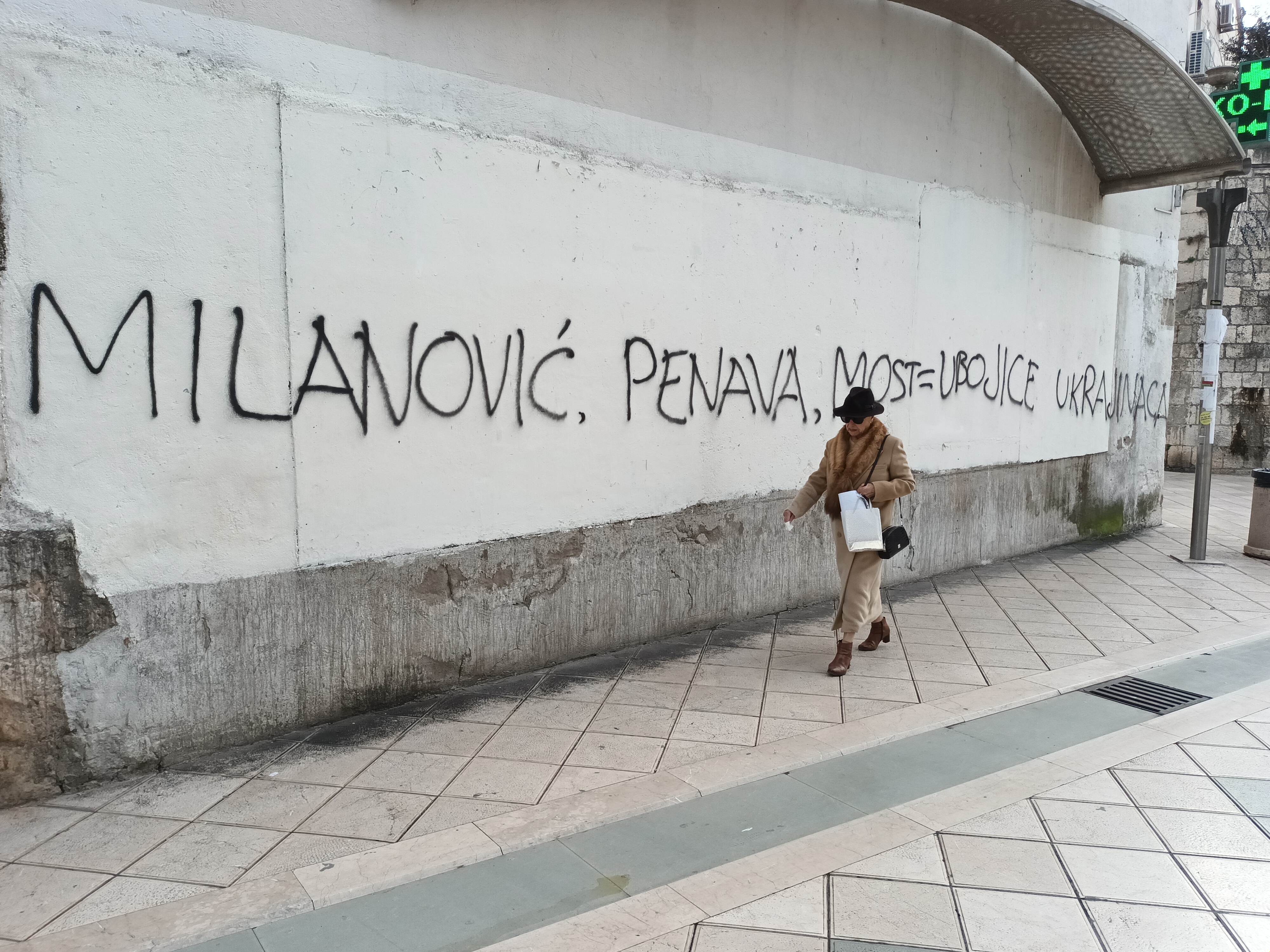 U Splitu osvanuo grafit: "Milanović, Penava, Most = ubojice Ukrajinaca"