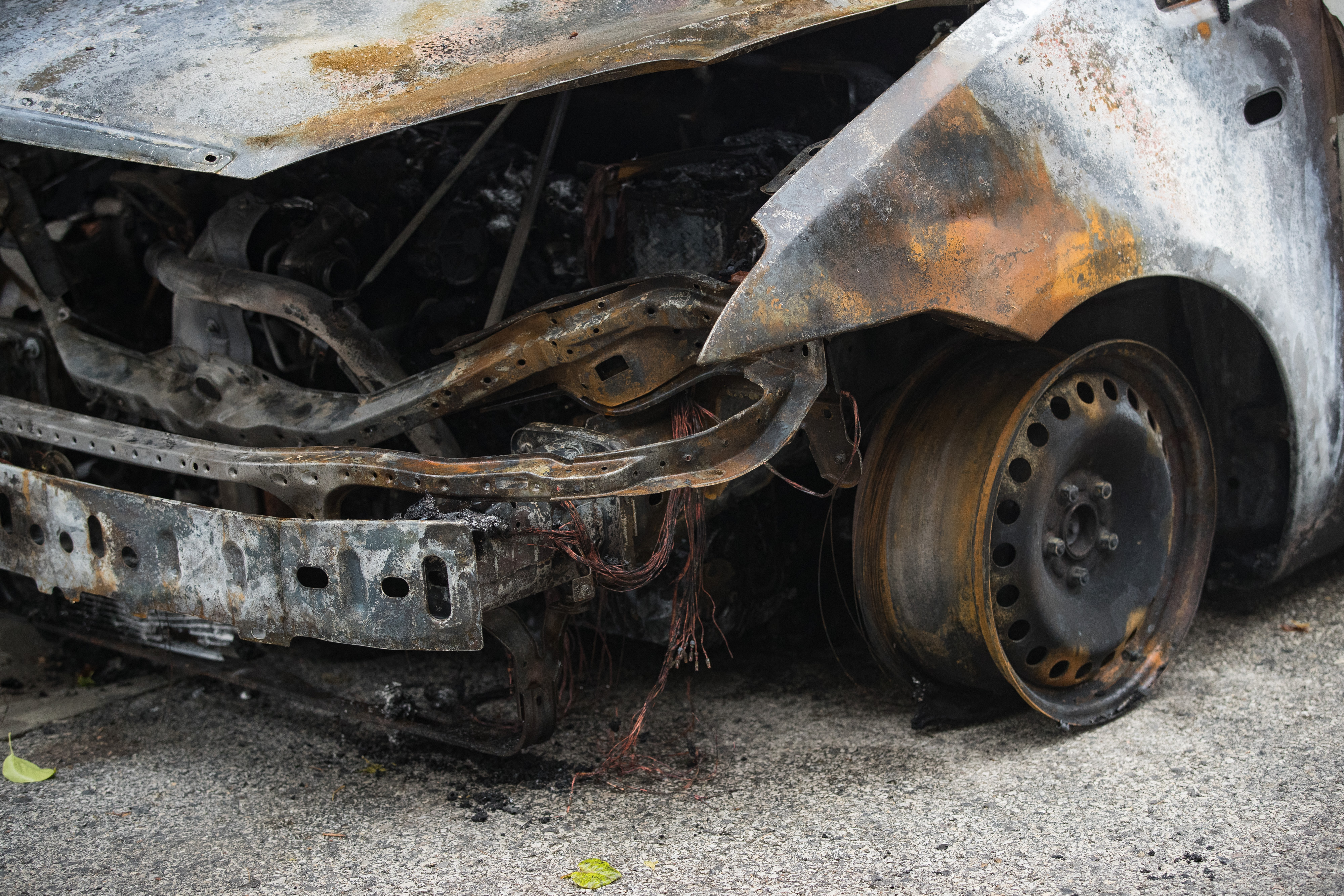 Zagreb: U ulici Javorovac na alati izgorio automobil marke Ford