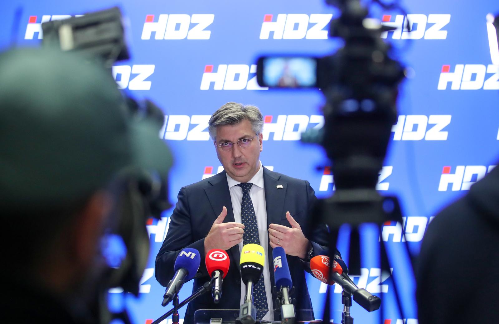 Zagreb: Plenković nakon sjednice Predsjedništva HDZ-a o obnovi i povećanju cijena