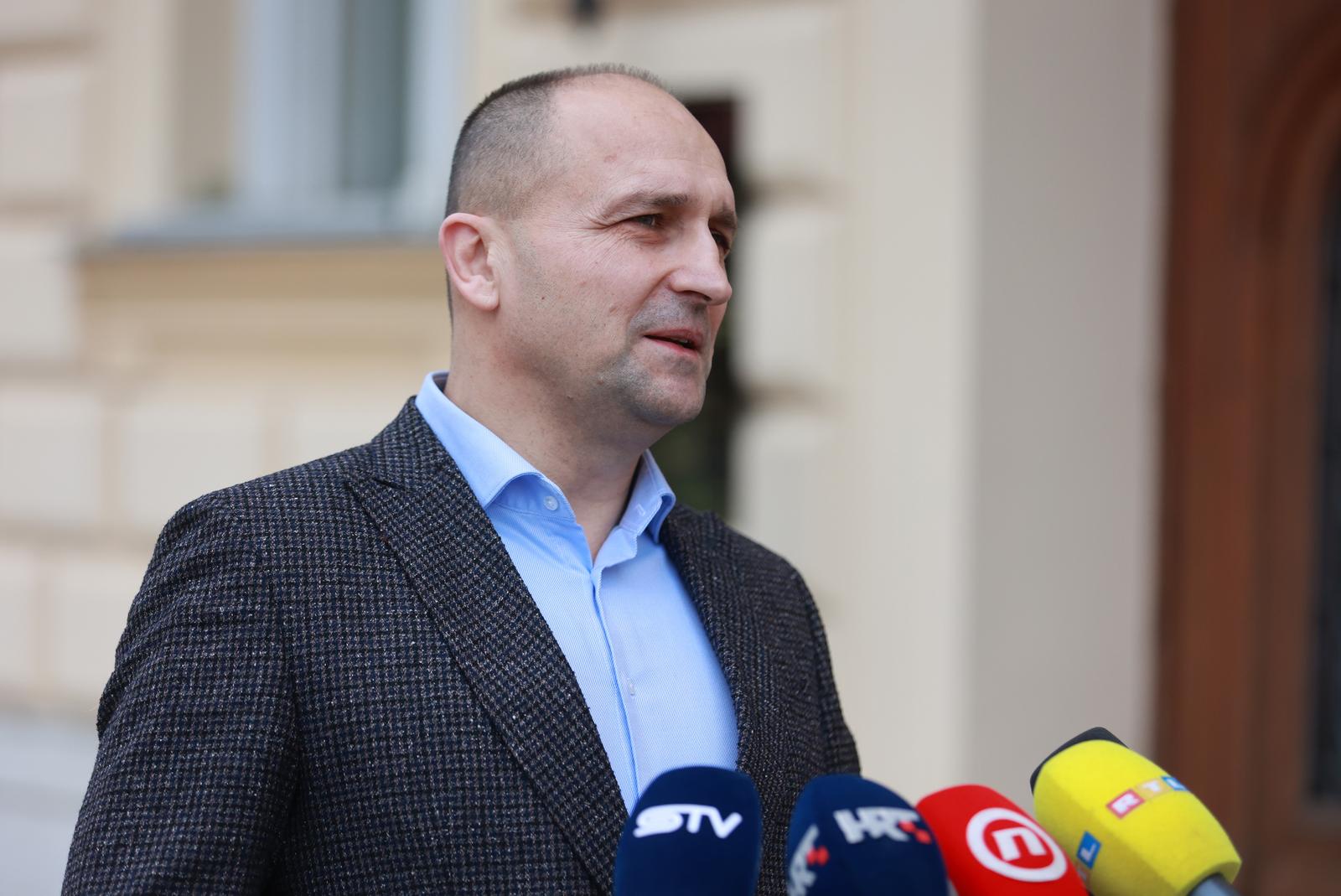 Osijek: Povodom smjene ministrice Tramišak župan Anušić obratio se medijima