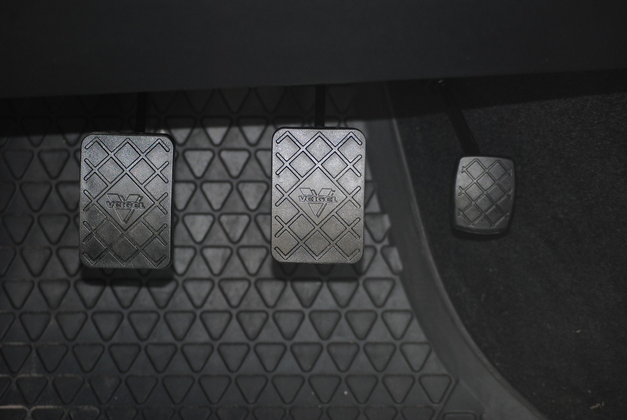 kvačilo, spojka, auto, automobil, gas, kočnica