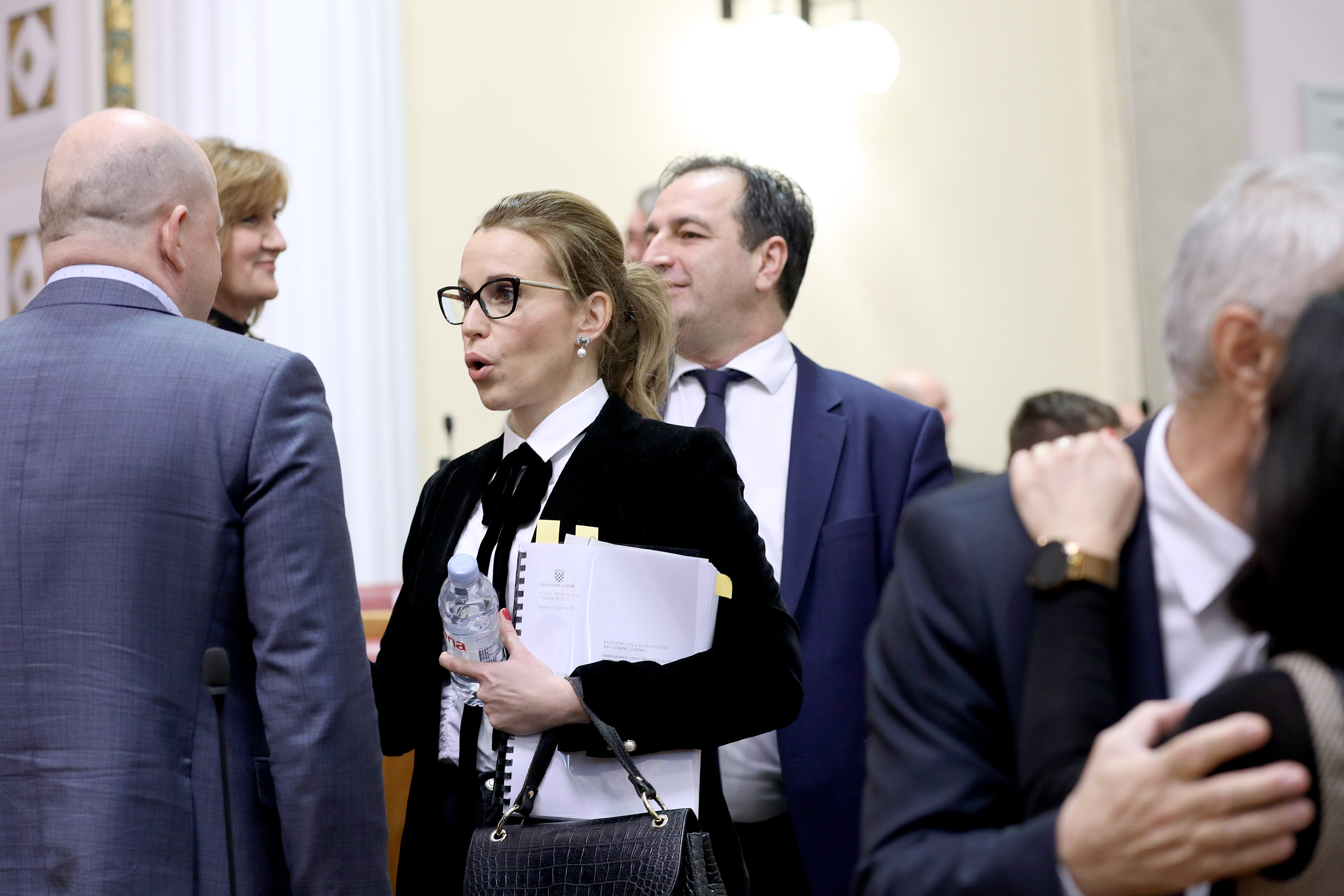 Zagreb: Svađama i vrijeđanjem započela 15. sjednica Hrvatskoga sabora