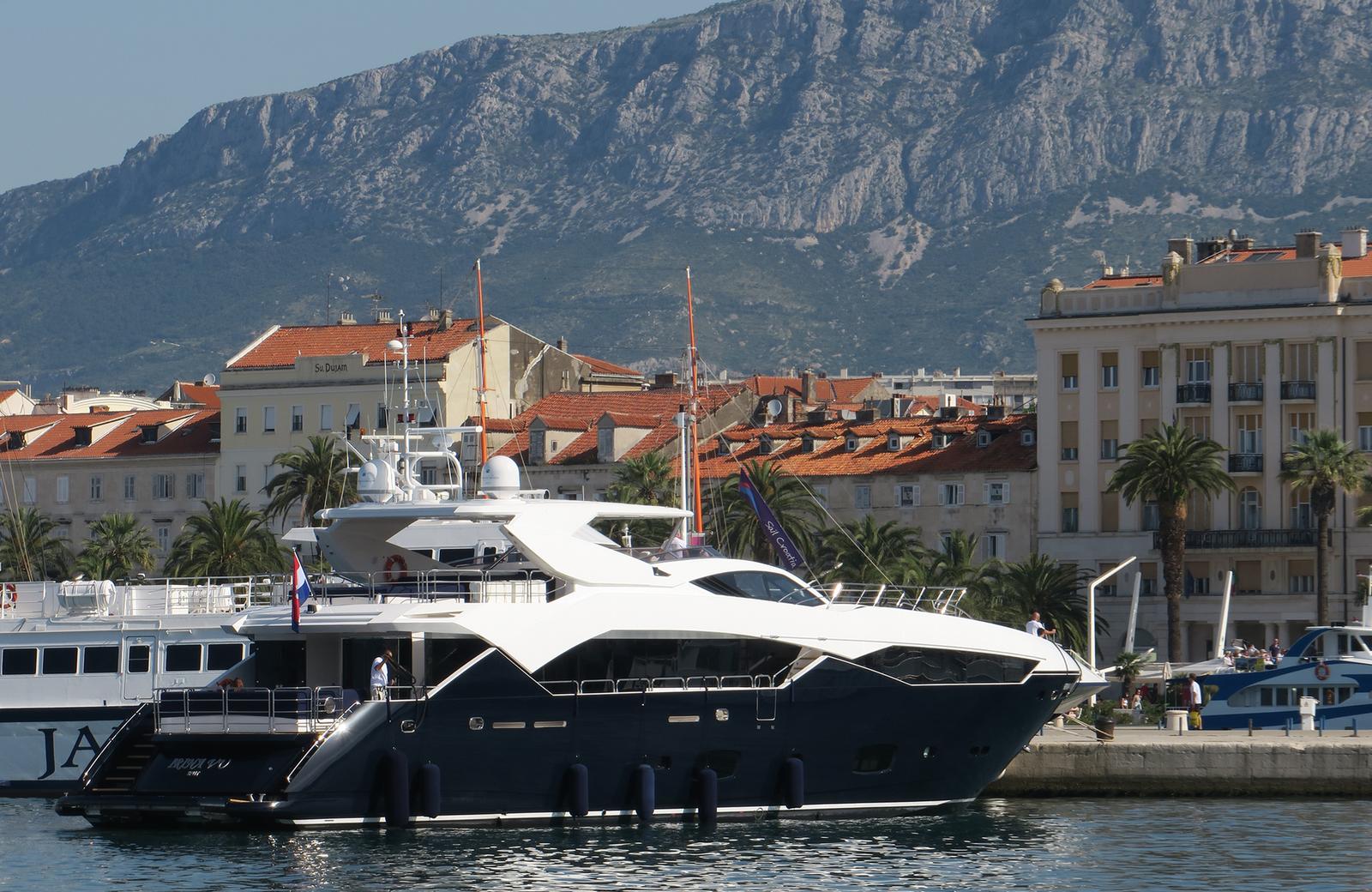 Split: Luksuzne jahte usidrene u gradskoj luci